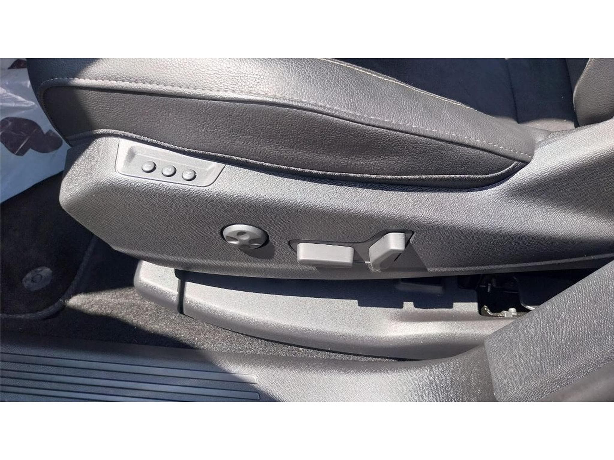 DS Automobiles DS7 1.5 HDI Performance Line EAT8 (2025) - Foto 17