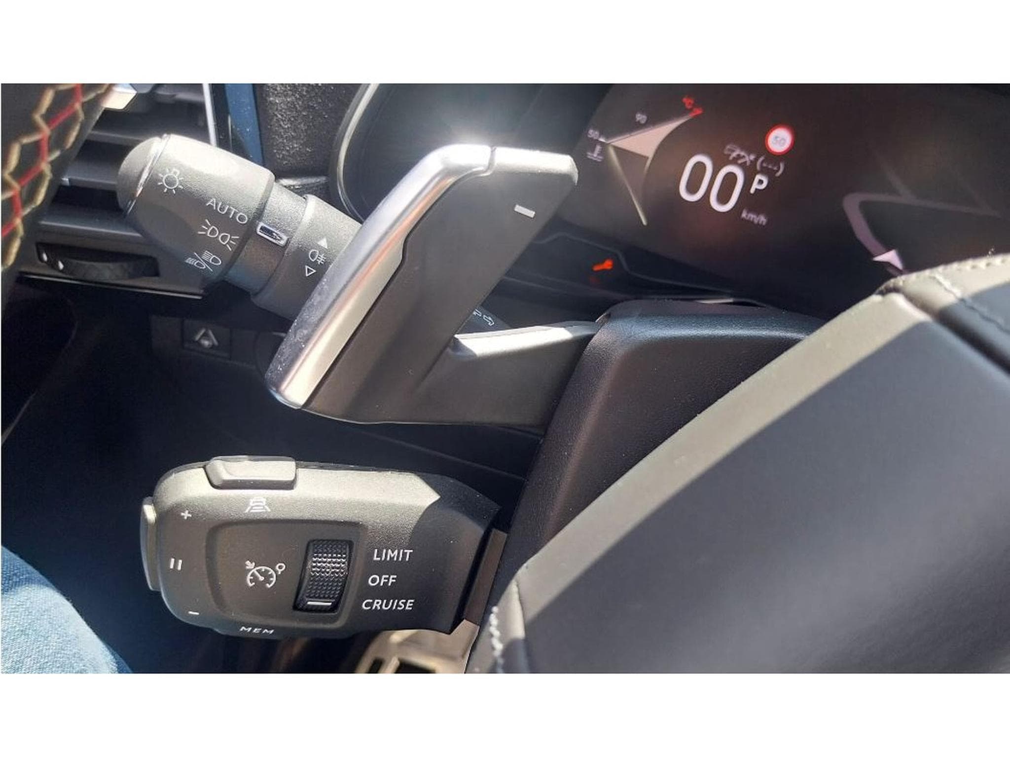 DS Automobiles DS7 1.5 HDI Performance Line EAT8 (2025) - Foto 19