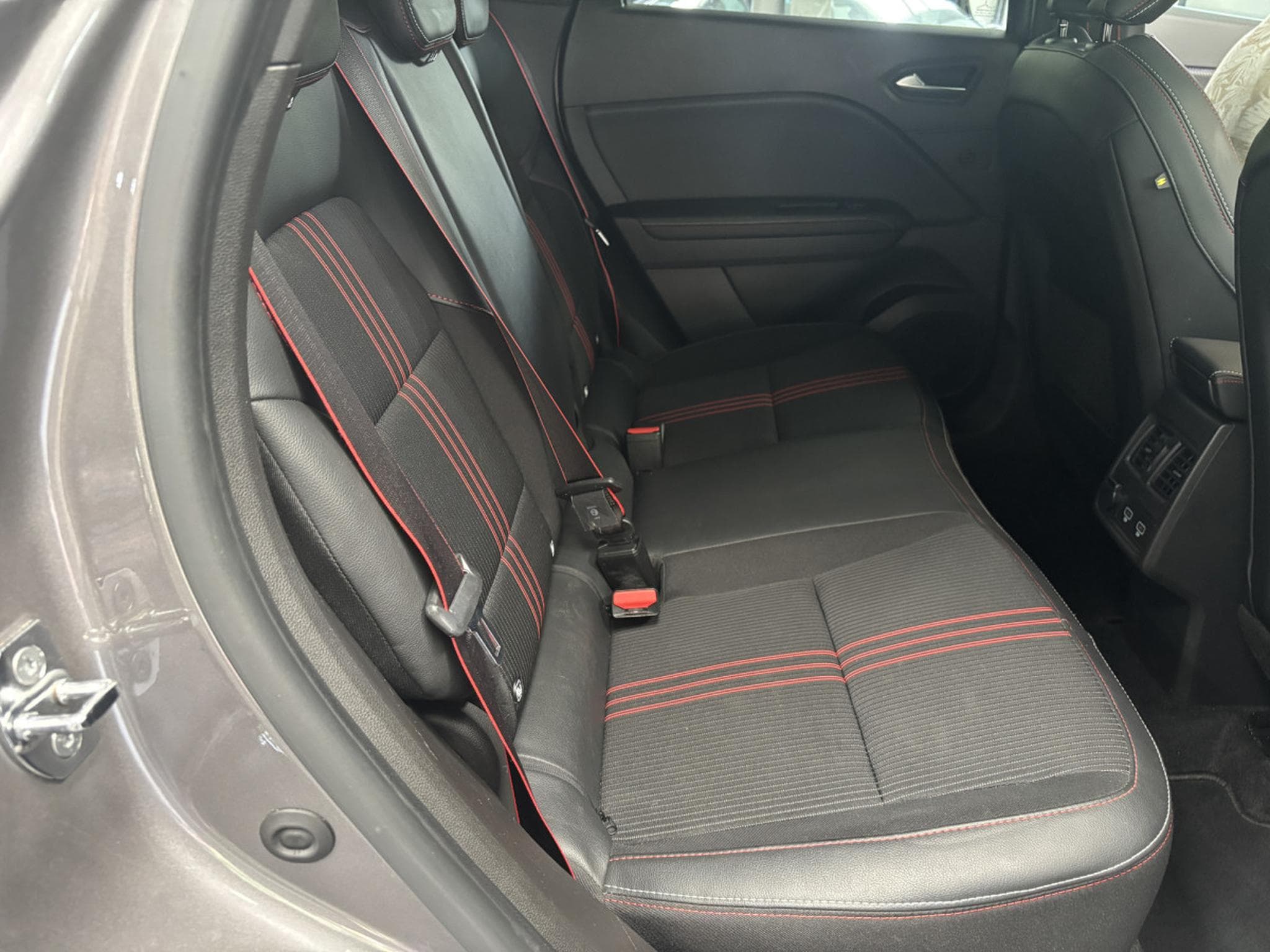Renault Captur 1.3 RS Line automatique (2023) - Photo 13
