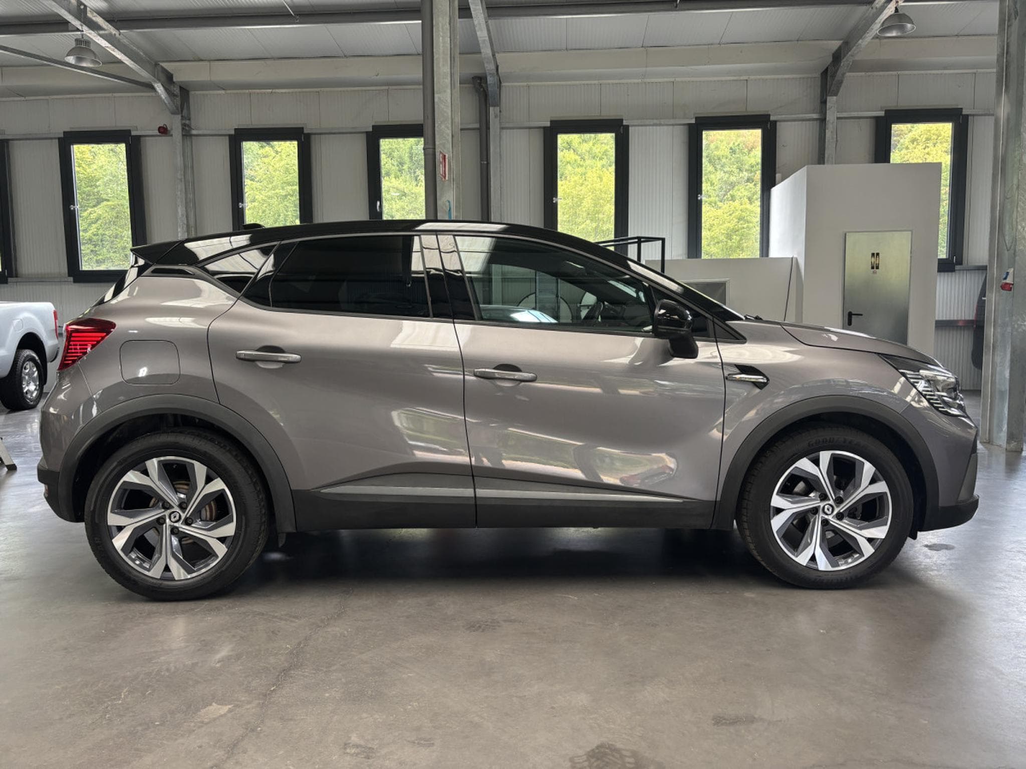 Renault Captur 1.3 RS Line automatique (2023) - Photo 2