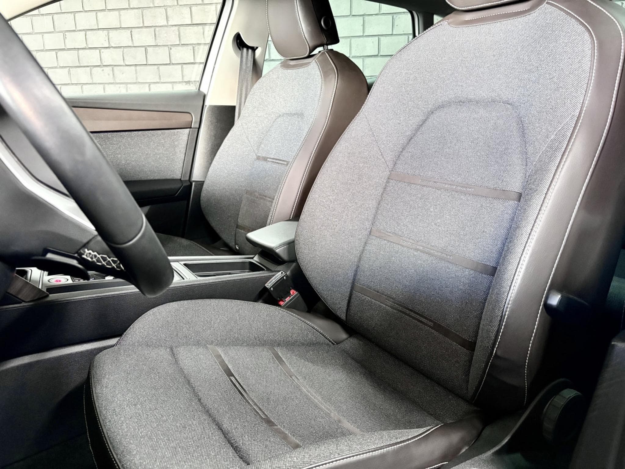 Seat Leon IV Xcellence 1.4 e-Hybrid 204CV DSG 6  *4 SAISONS* *CAMERA* (2022) - Foto 8