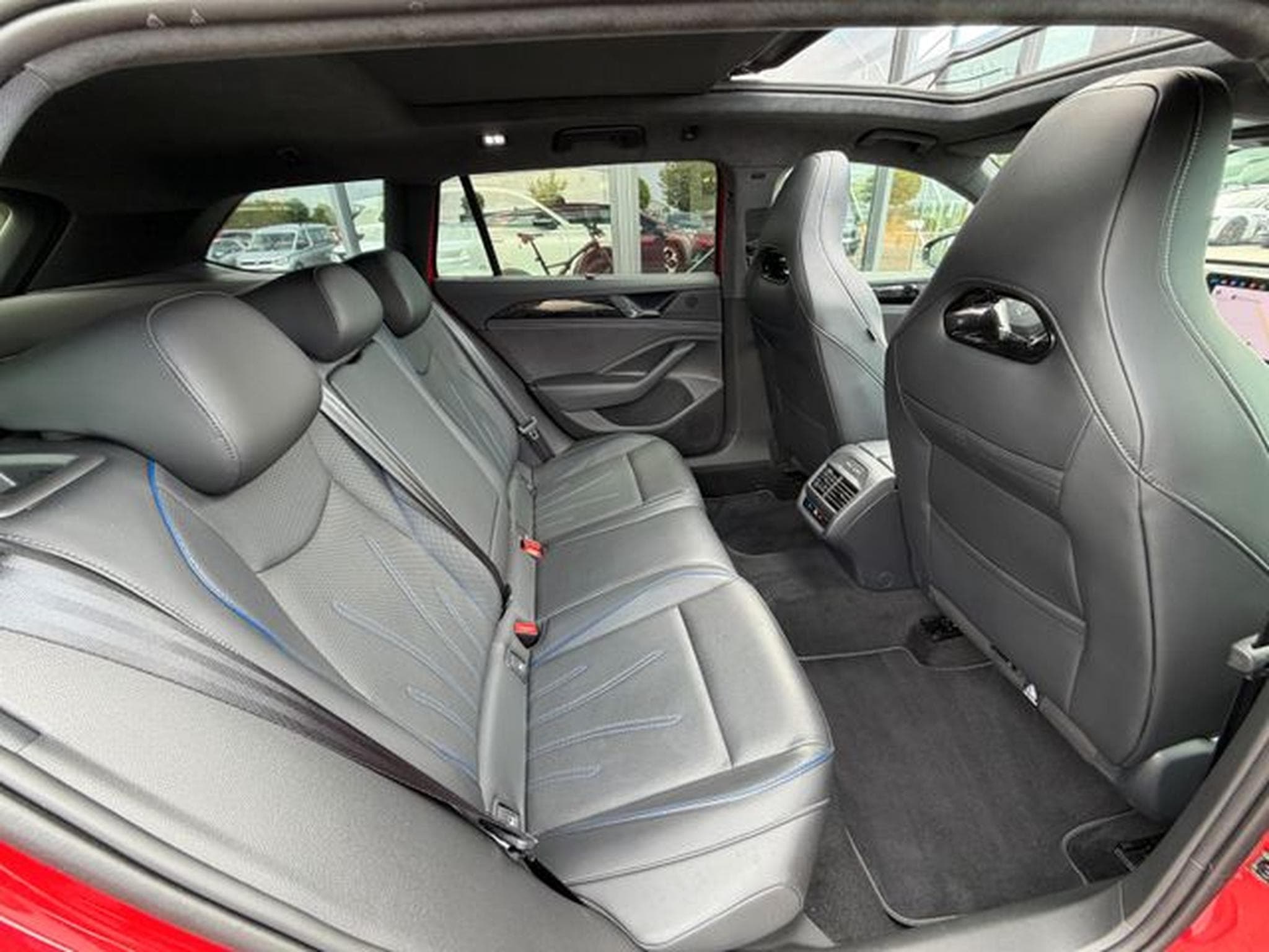 VW Passat Passat 2.0TDI 4x4 R-Line Leder Pano Signature (2024) - Photo 14