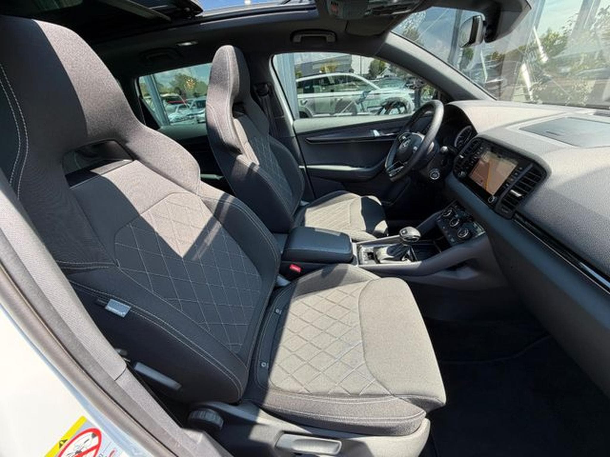 Skoda Karoq Karoq 1,5TSi DSG Sportline Pano Kamera Sitzh 19" (2021) - Photo 15