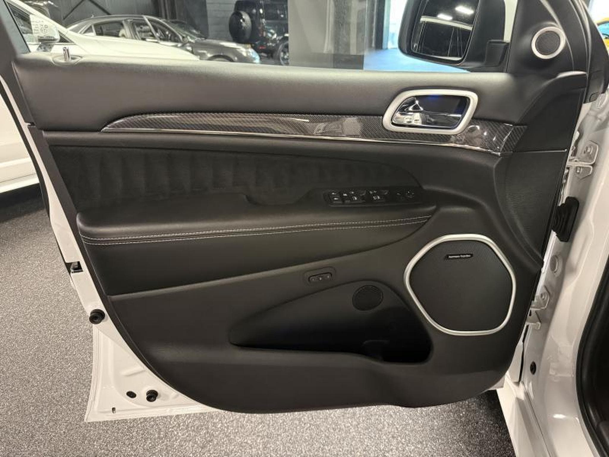 Jeep Cherokee SRT 6.4 V8 Hemi (2017) - Photo 8