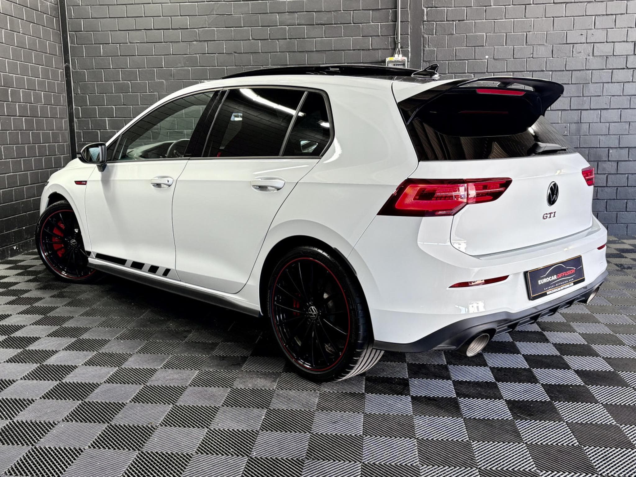 VW Golf GTI Clubsport 2.0 TSI 300 CV DSG7 *PACK PERF* AKRA* MATRIX * (2024) - Foto 4