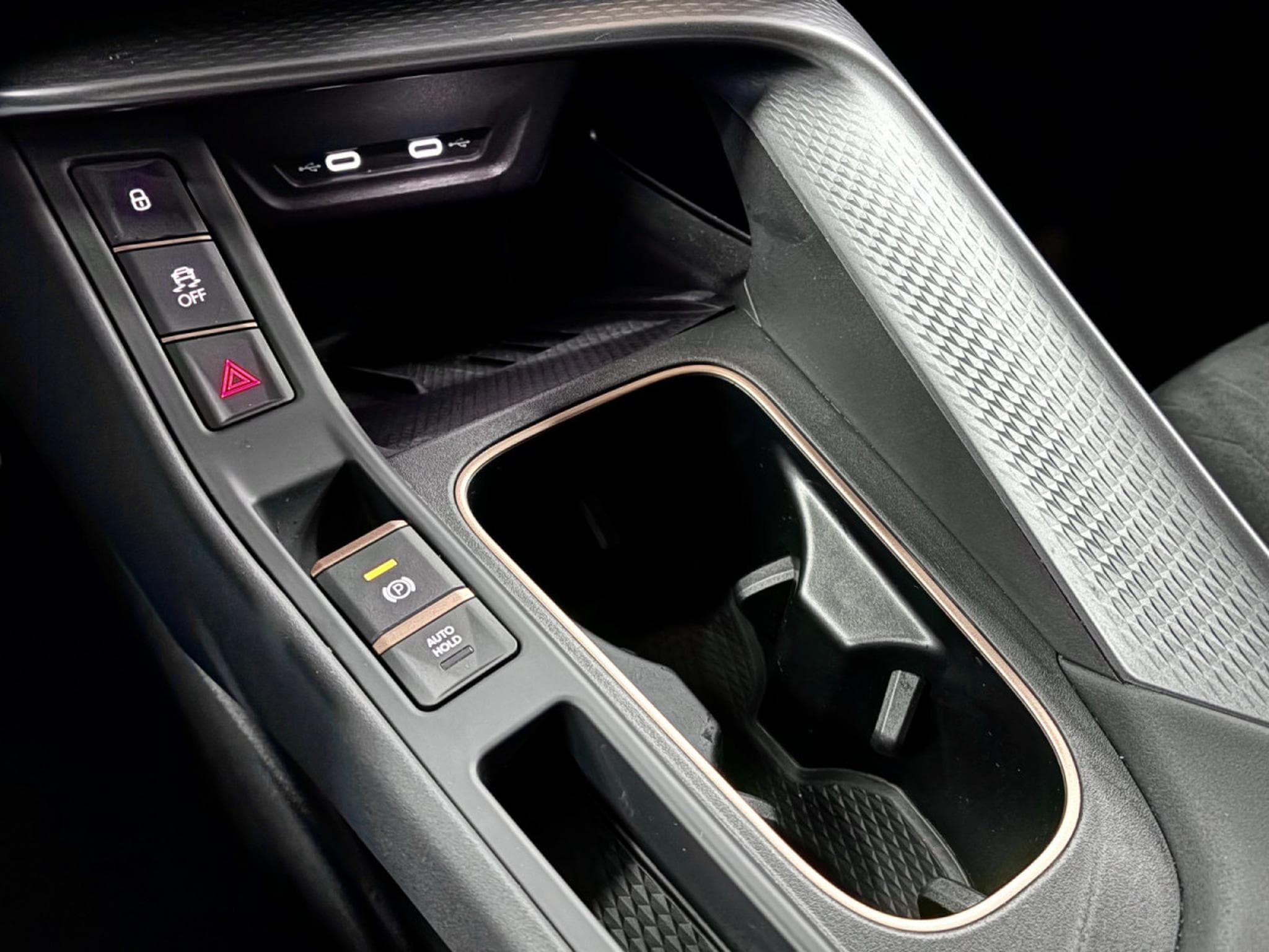 Cupra Terramar 1.5 eTSI 150 CV *TETE HAUTE* *360°* VSS* (2025) - Foto 16