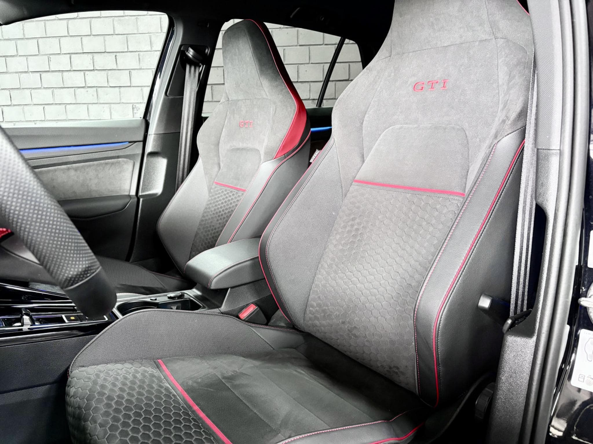 VW Golf GTI Clubsport 2.0 TSI 300 CV DSG7 *BLACK PACK*ACC* *CAM* (2024) - Foto 6