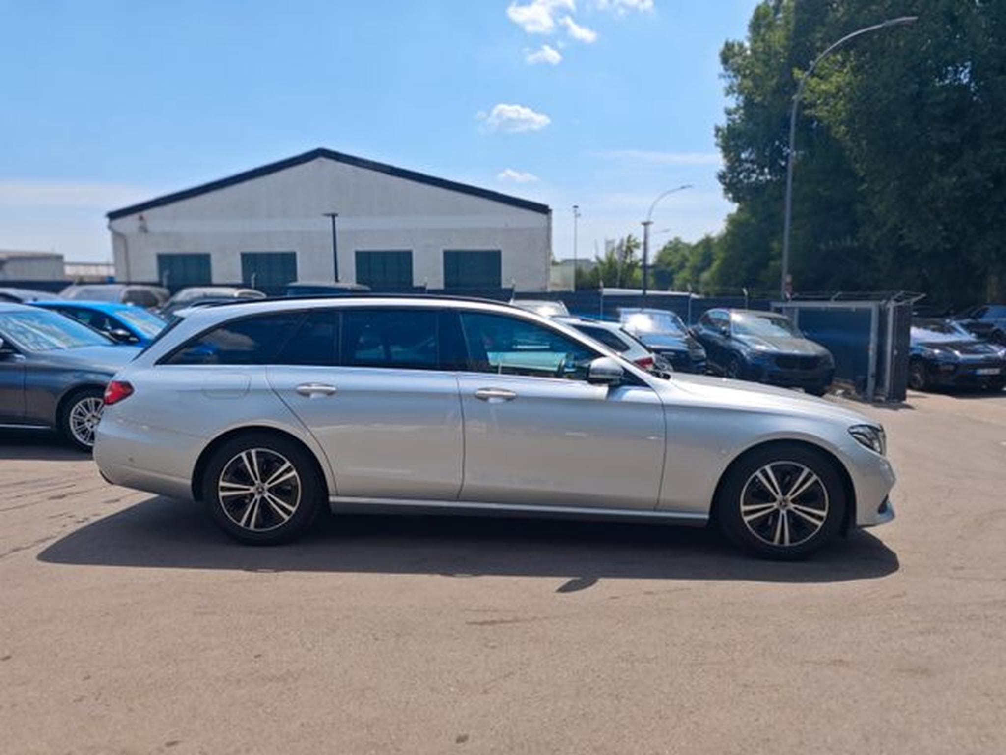 Mercedes E 220 E 220 E*AVANTGARDE*NAVI*VOLL LED*KAMERA*AHK* (2019) - Photo 14