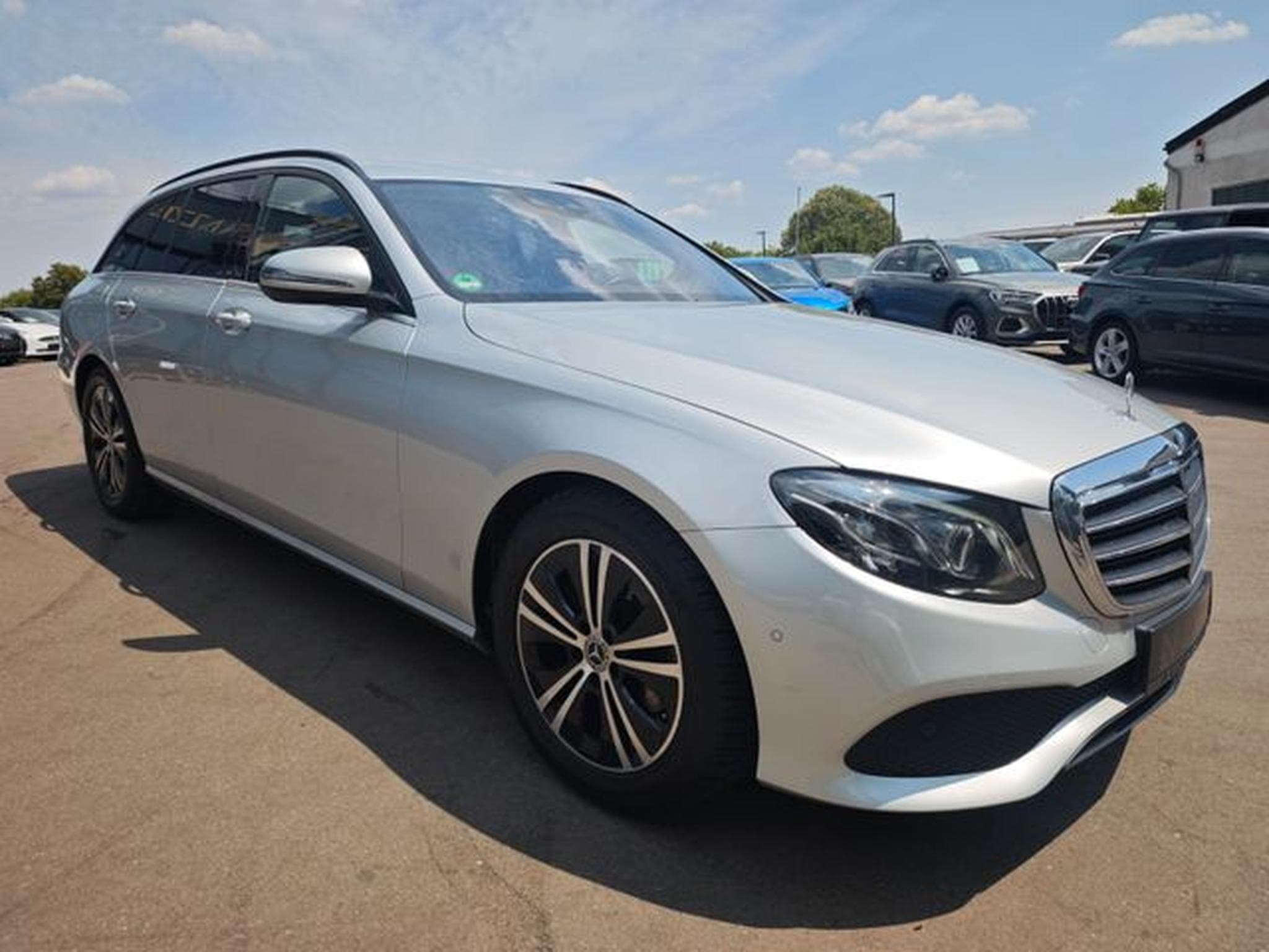 Mercedes E 220 E 220 E*AVANTGARDE*NAVI*VOLL LED*KAMERA*AHK* (2019) - Photo 4