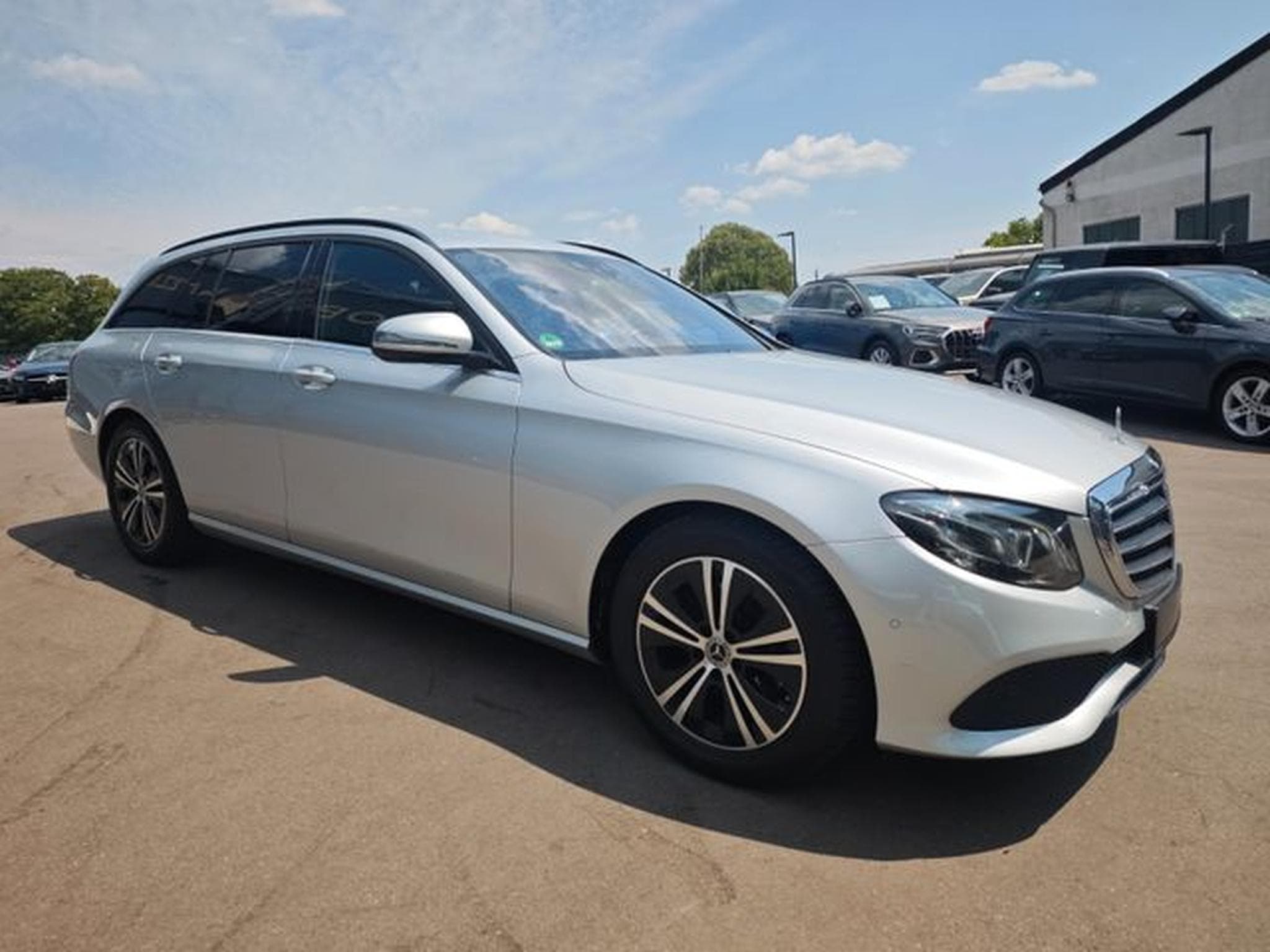 Mercedes E 220 E 220 E*AVANTGARDE*NAVI*VOLL LED*KAMERA*AHK* (2019) - Photo 5