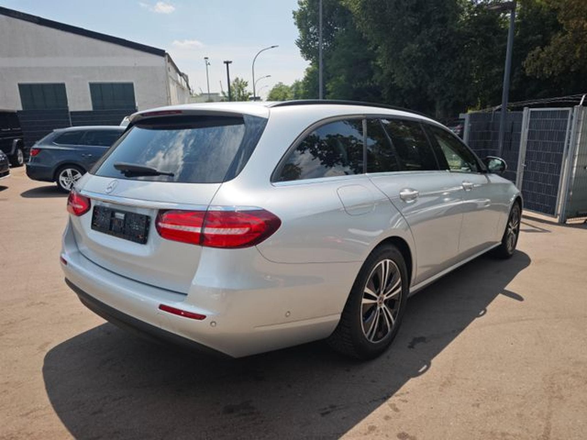 Mercedes E 220 E 220 E*AVANTGARDE*NAVI*VOLL LED*KAMERA*AHK* (2019) - Photo 6