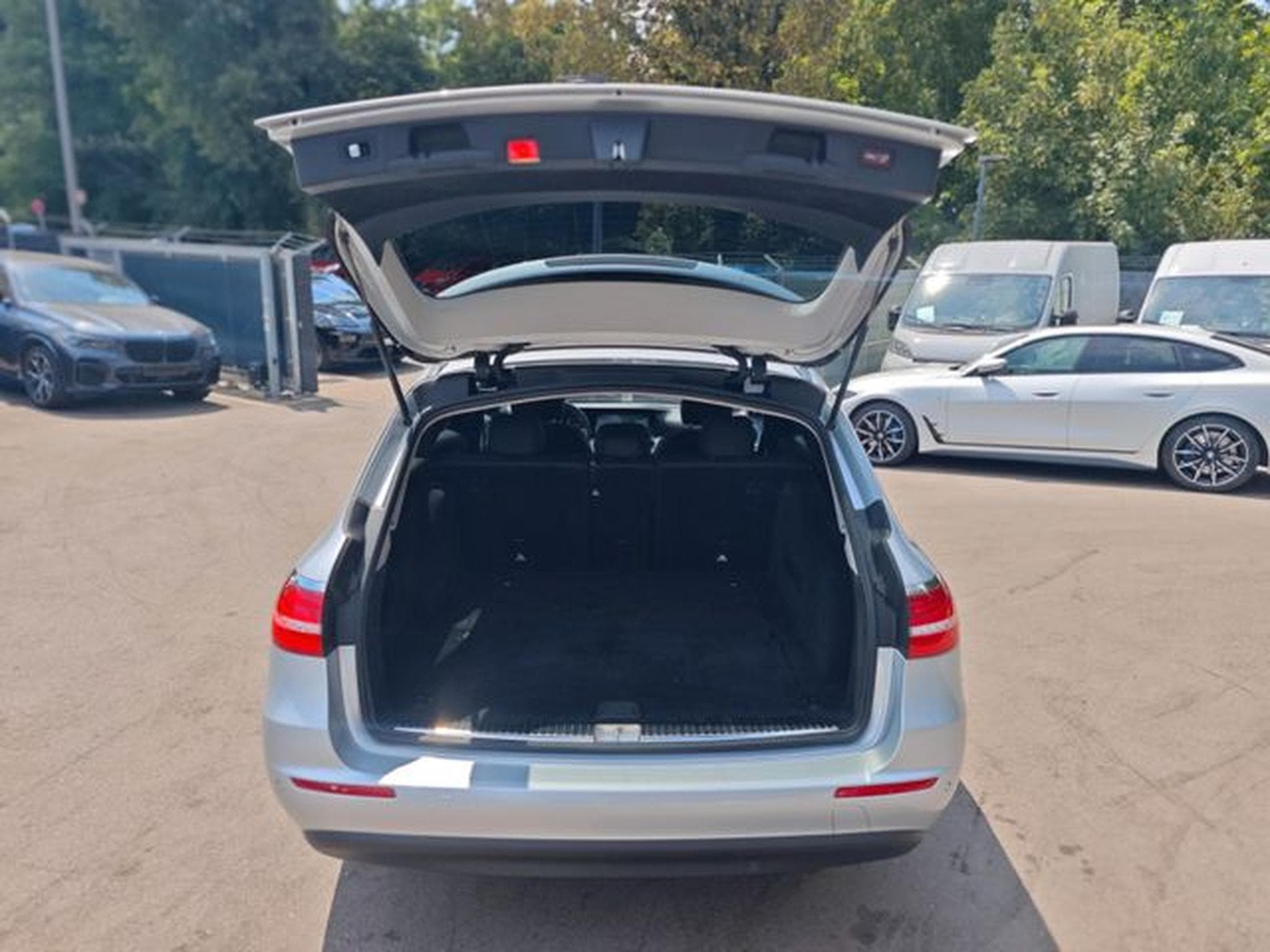Mercedes E 220 E 220 E*AVANTGARDE*NAVI*VOLL LED*KAMERA*AHK* (2019) - Photo 9