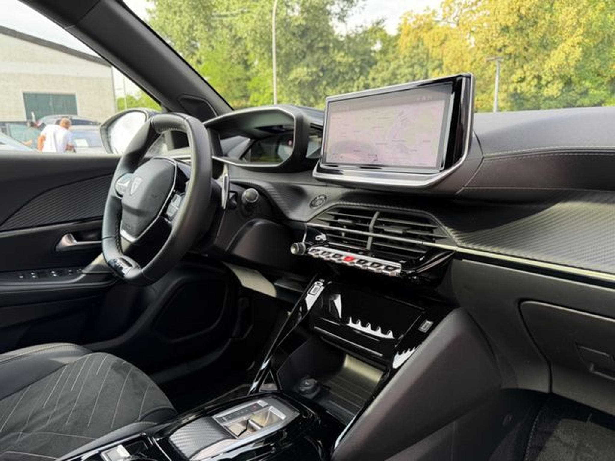 Peugeot 2008 2008 HYBRID GT AUT.*LED*NAVI*PANORAMA*MASSAGE* (2024) - Photo 15