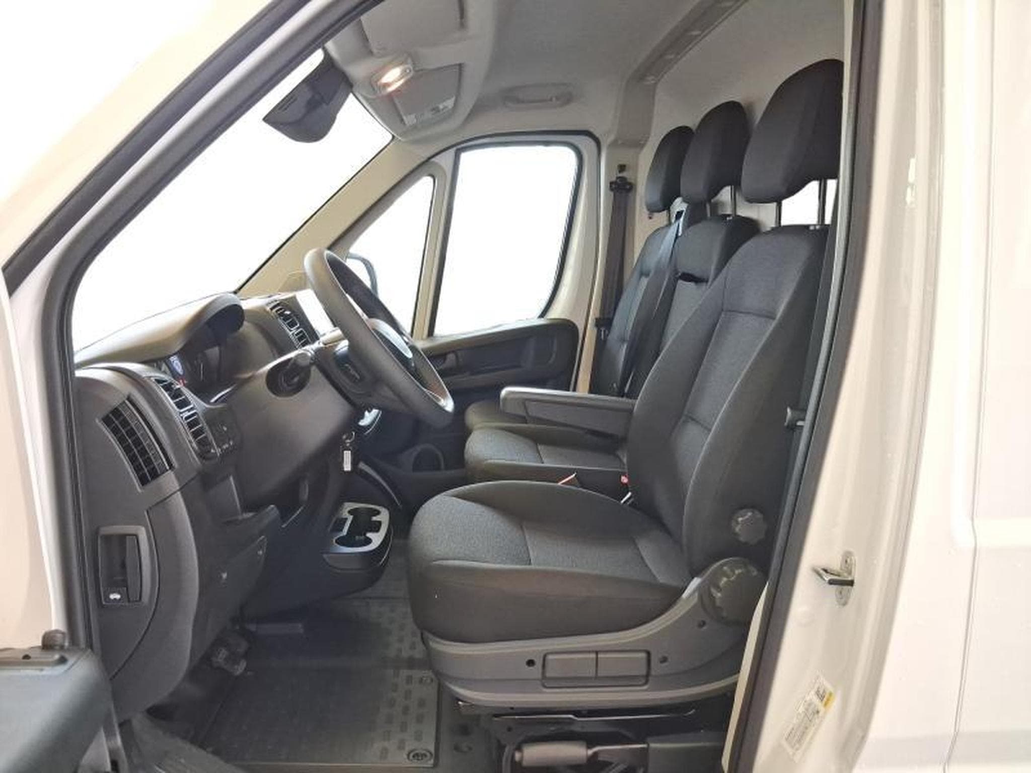 Peugeot Boxer 435 L3H3 (2026) - Foto 4