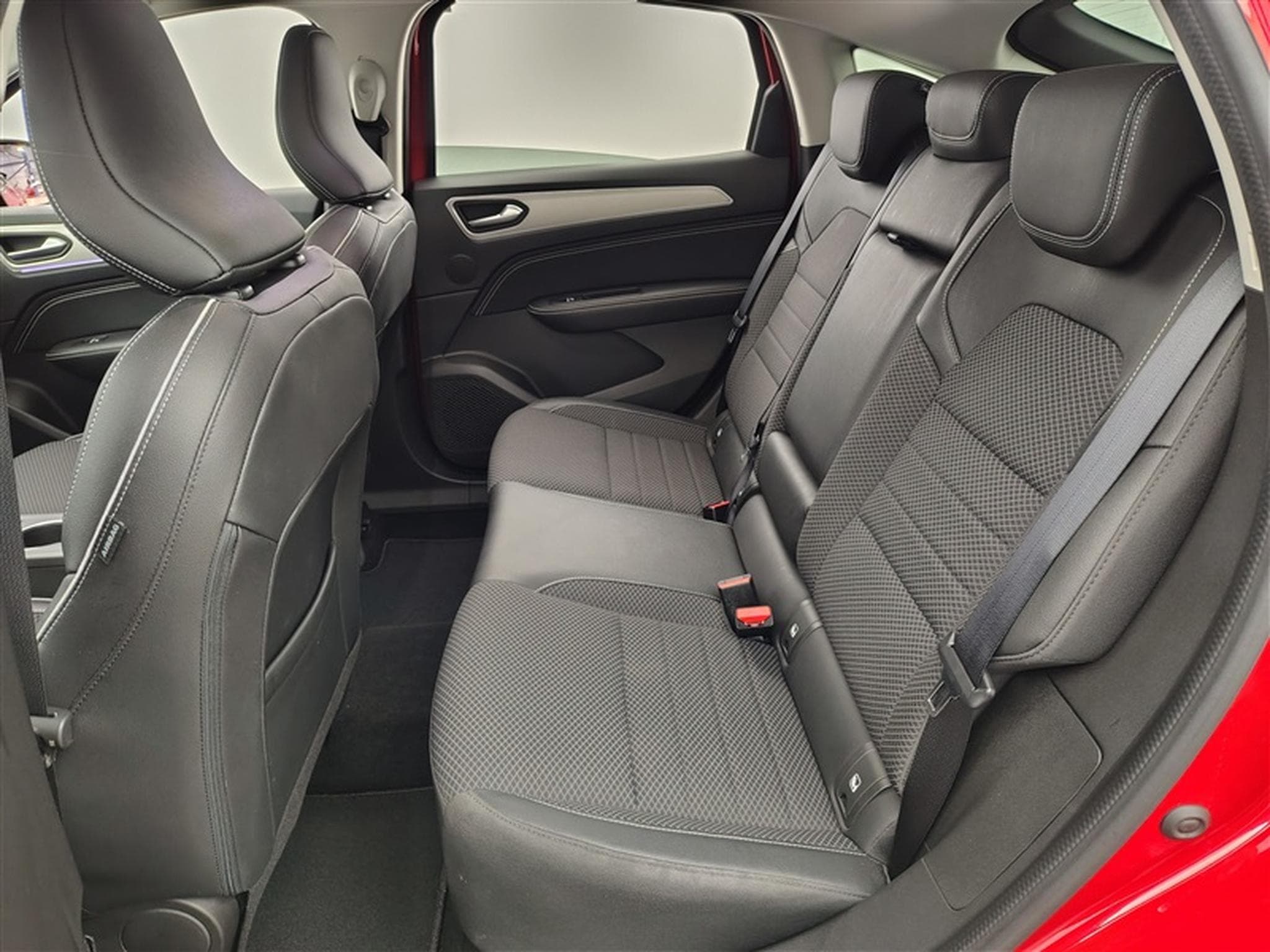 Renault Arkana E-TECH 1.6i Techno (2023) - Photo 13