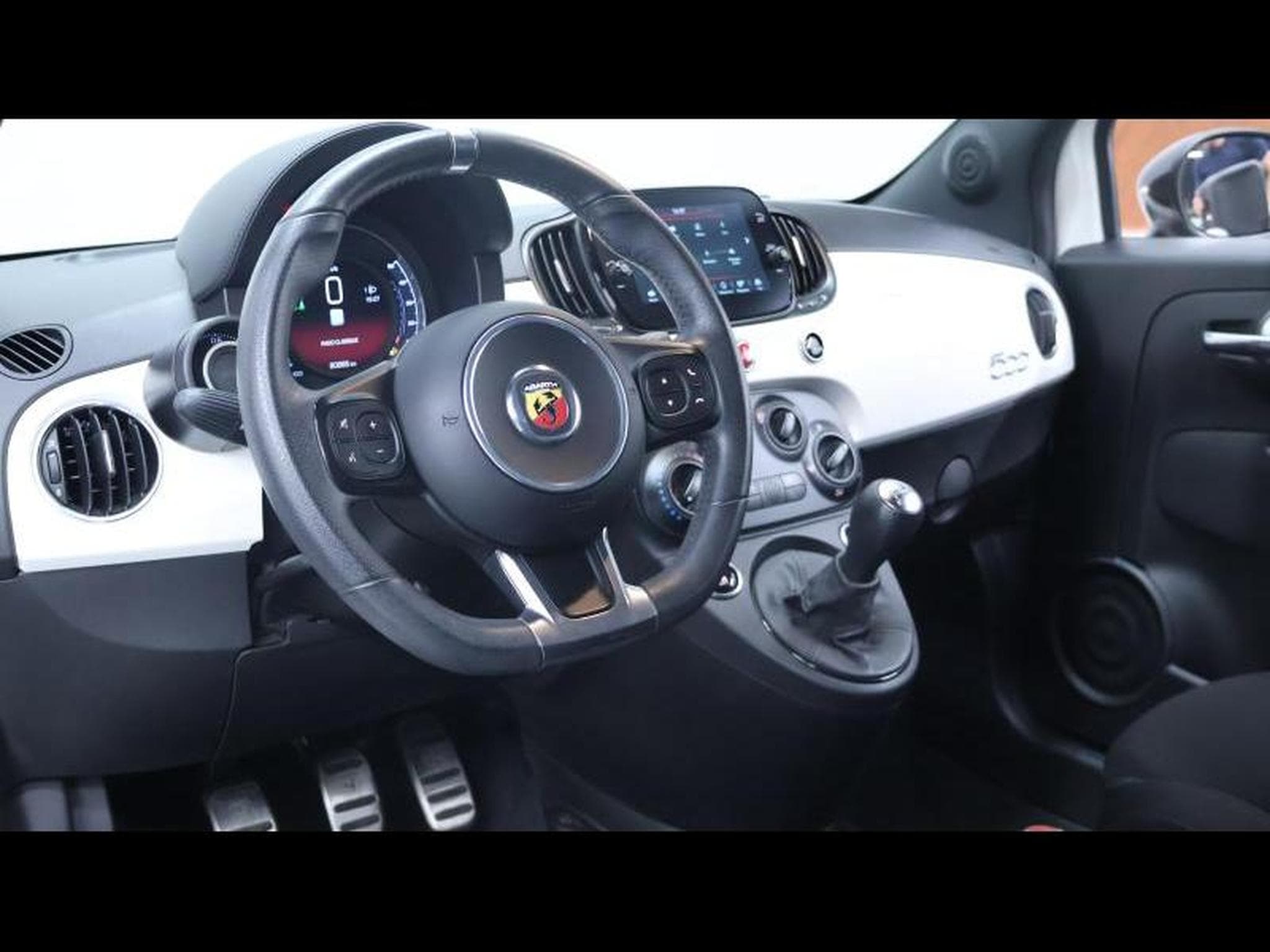 Abarth 500 C 1.4T-JET 145 cv Boite manuelle (2022) - Foto 18