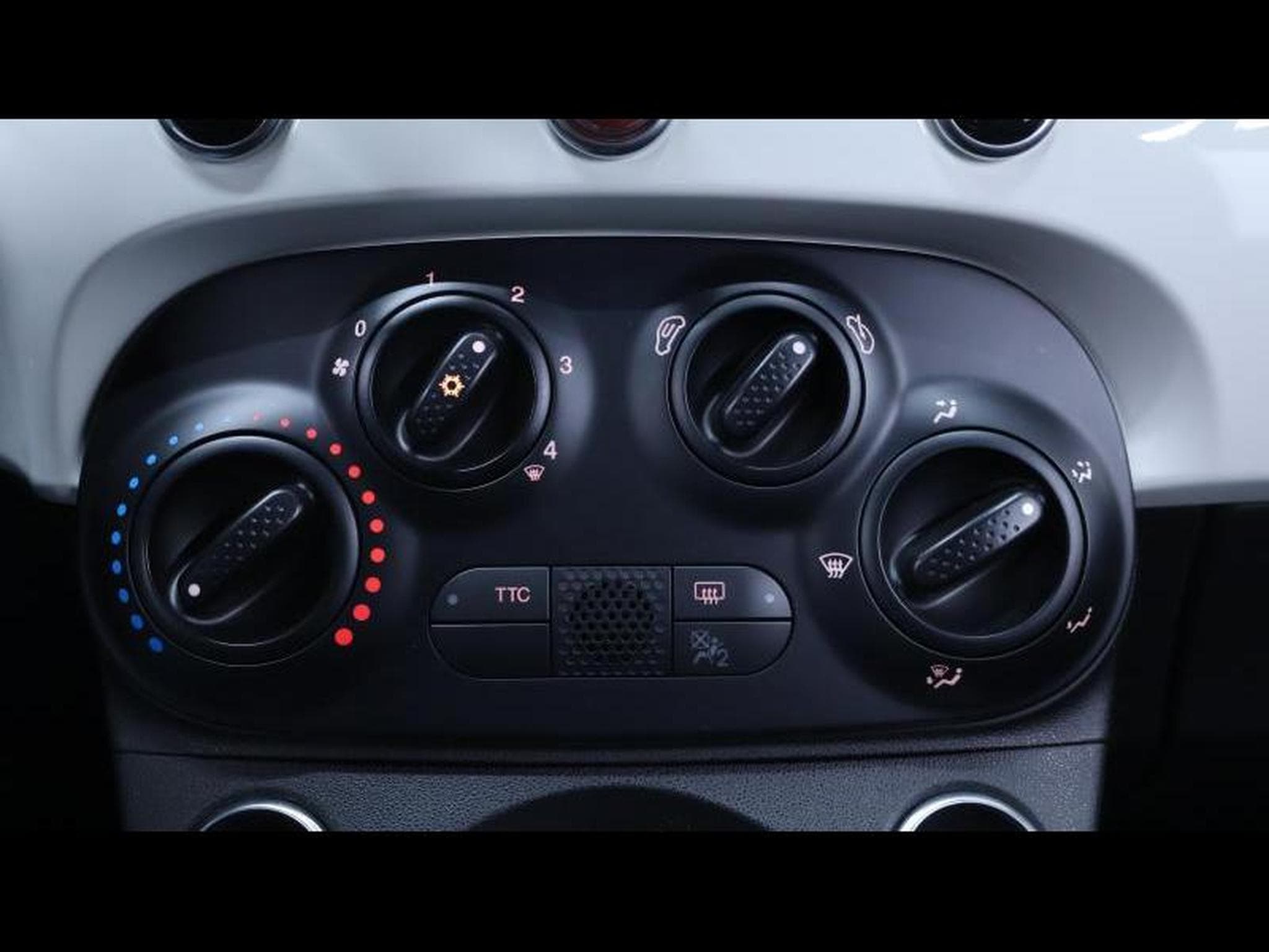 Abarth 500 C 1.4T-JET 145 cv Boite manuelle (2022) - Foto 26