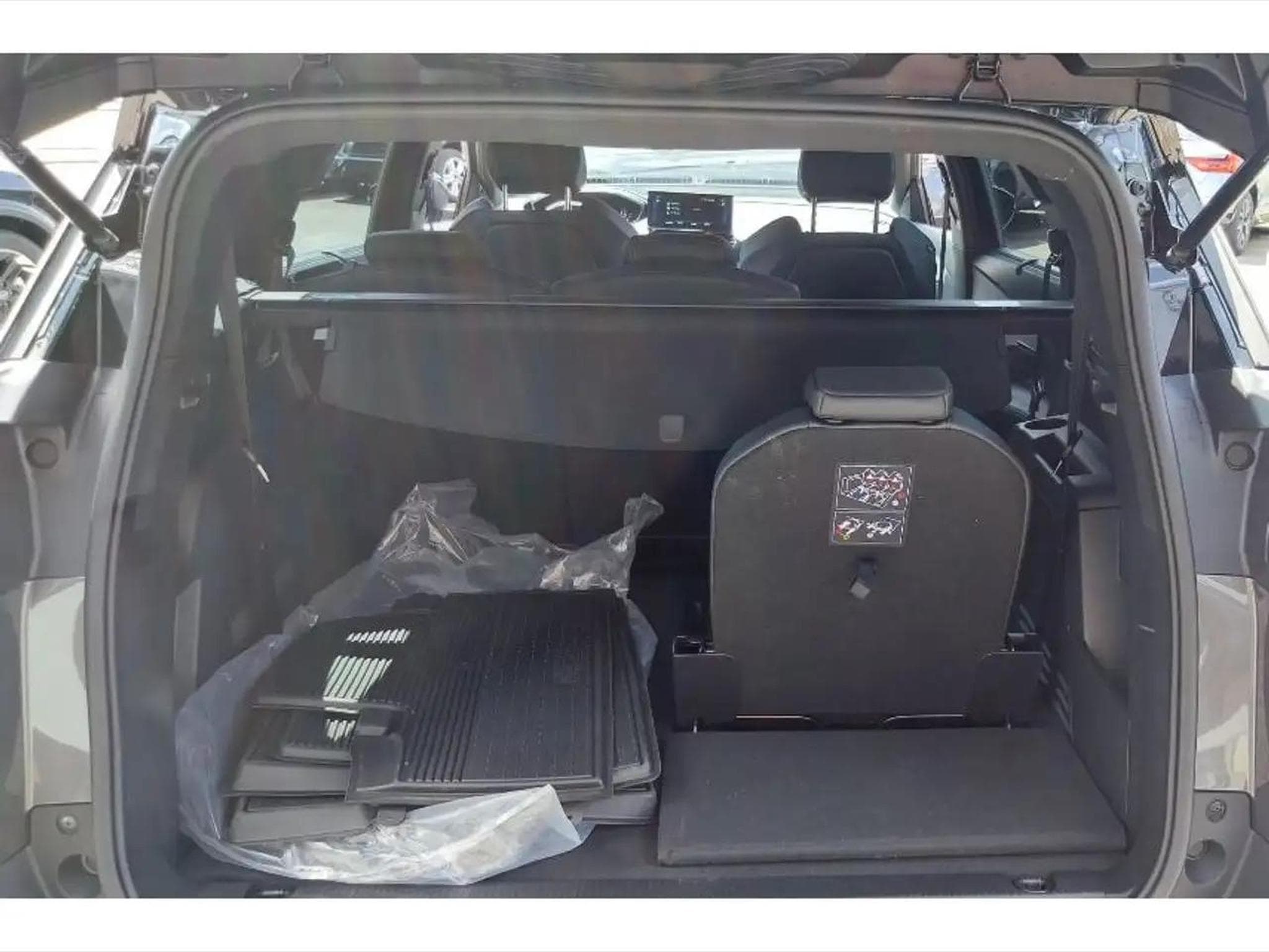 Peugeot 5008 (2024) - Photo 10