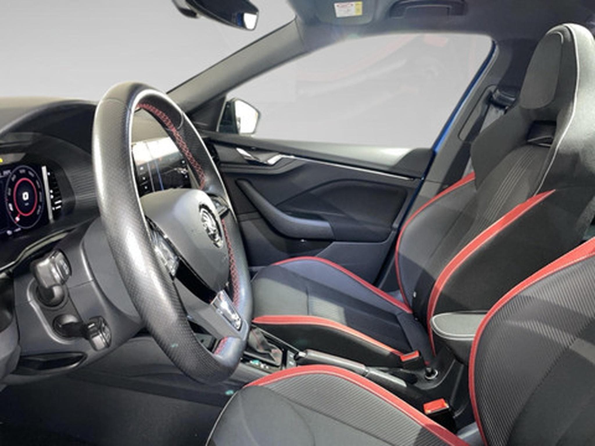 Skoda Kamiq 1.5 TSI 110kW DSG Monte Carlo (2020) - Photo 4