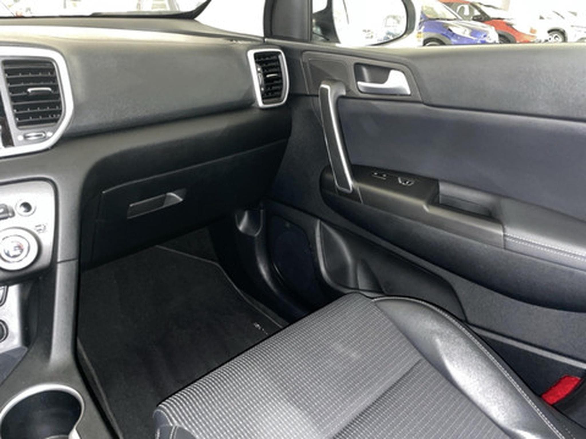 Kia Sportage 1.6 CRDi 136 7DCT ISG (2021) - Photo 9