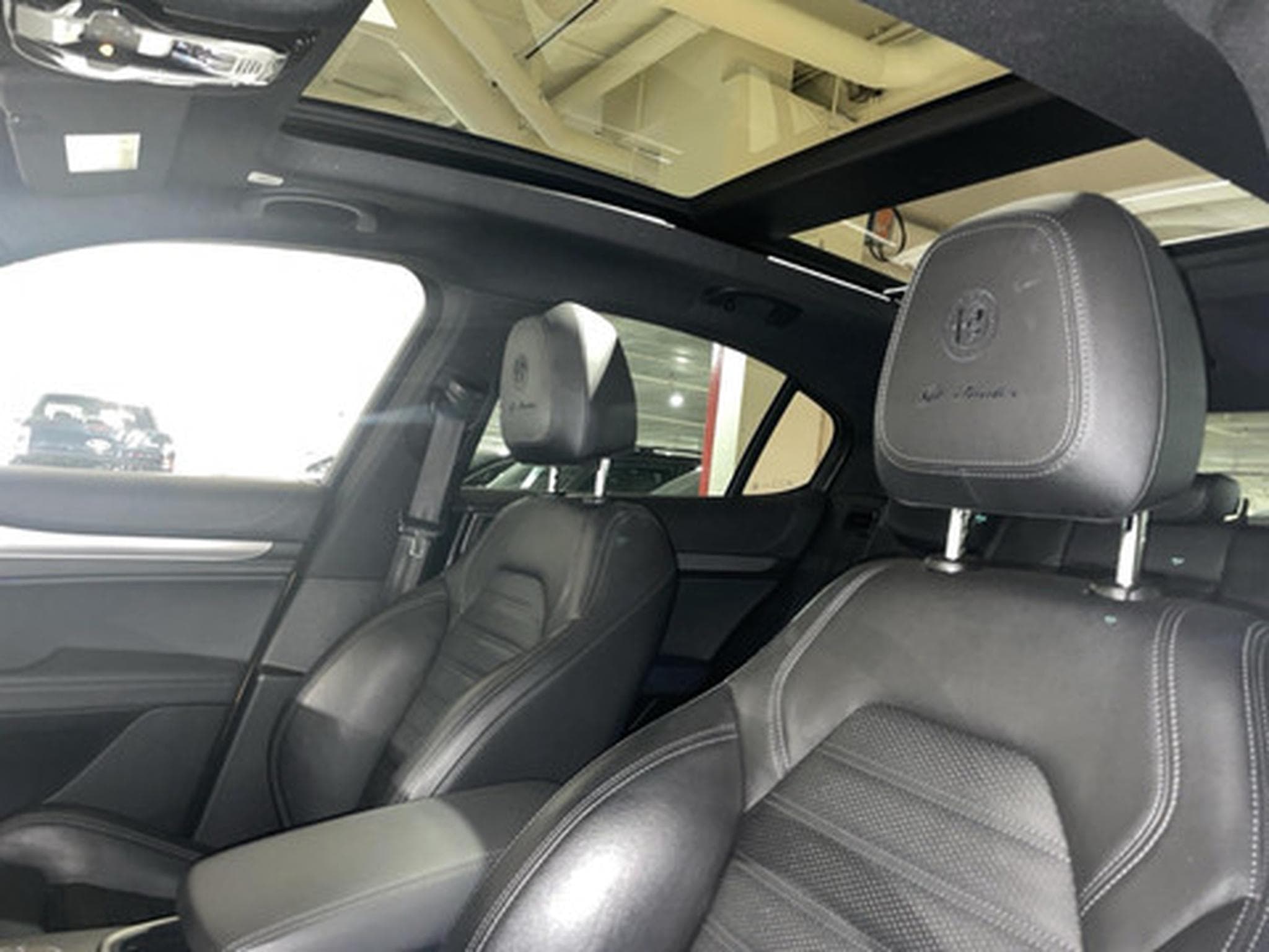 Alfa-Romeo Stelvio 2.0 280 GT Junior Ocra AWD (2022) - Photo 13