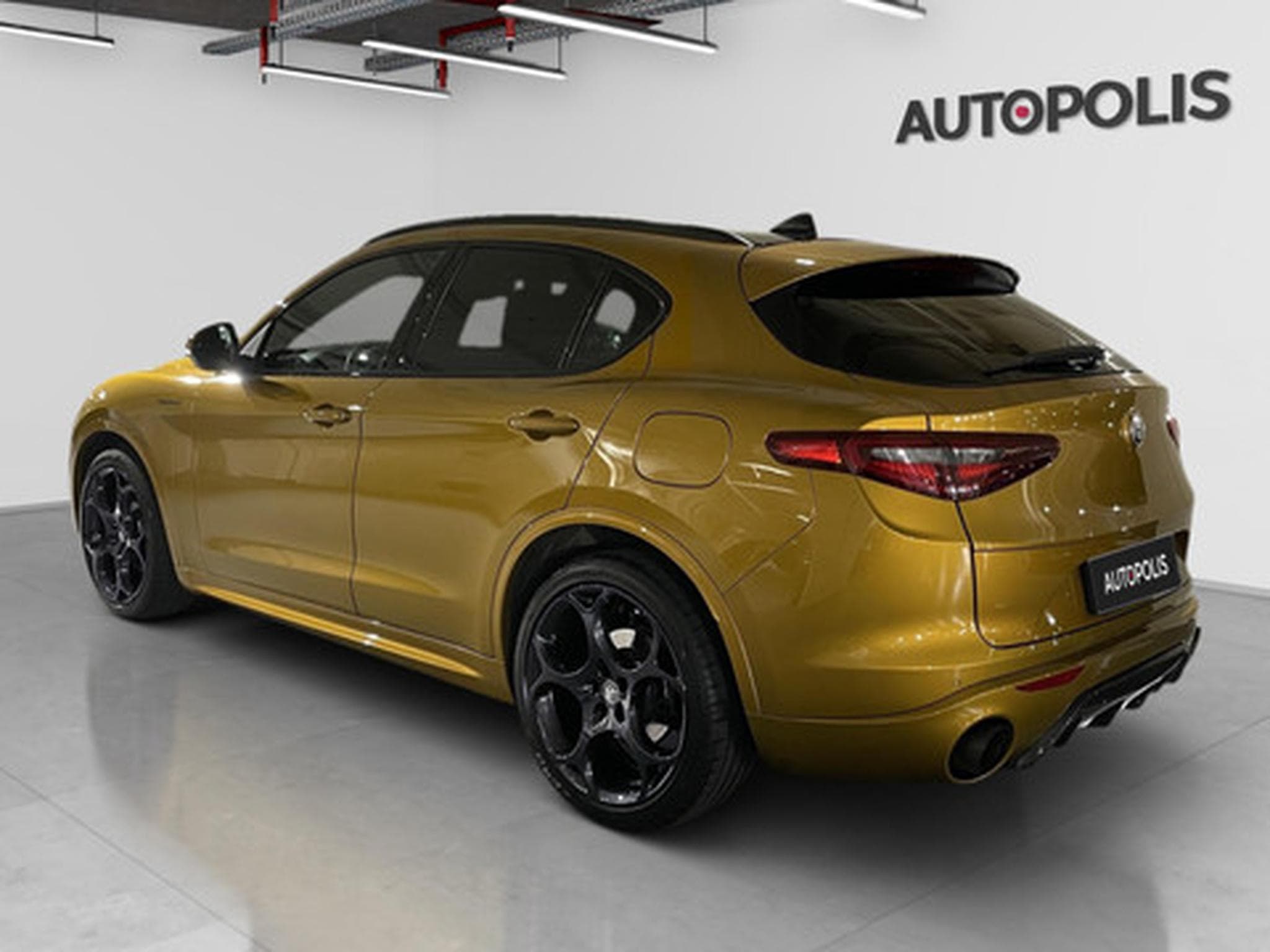 Alfa-Romeo Stelvio 2.0 280 GT Junior Ocra AWD (2022) - Photo 16
