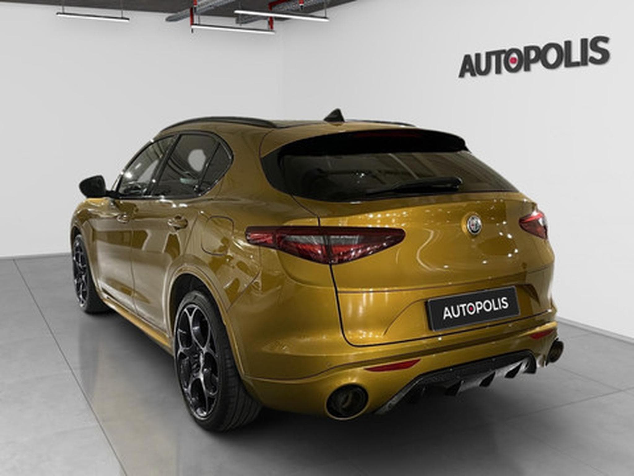Alfa-Romeo Stelvio 2.0 280 GT Junior Ocra AWD (2022) - Photo 21