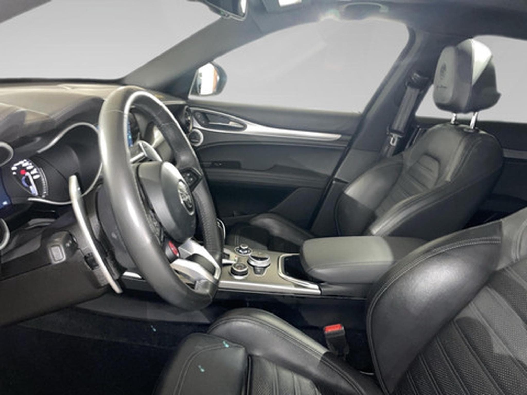 Alfa-Romeo Stelvio 2.0 280 GT Junior Ocra AWD (2022) - Photo 4