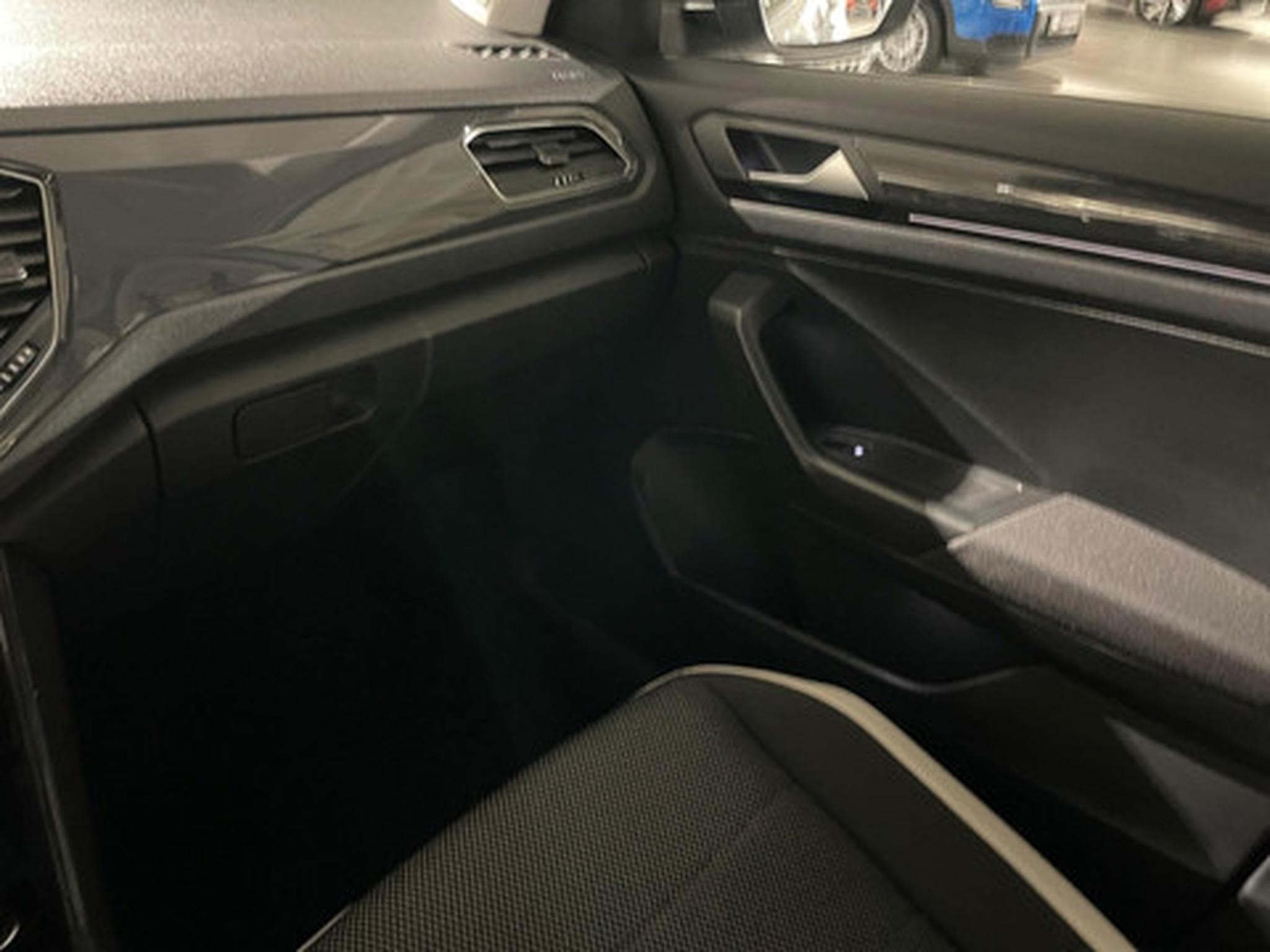VW T-Roc 1.5 TSI ACT 110kW Style DSG7 (2019) - Photo 9