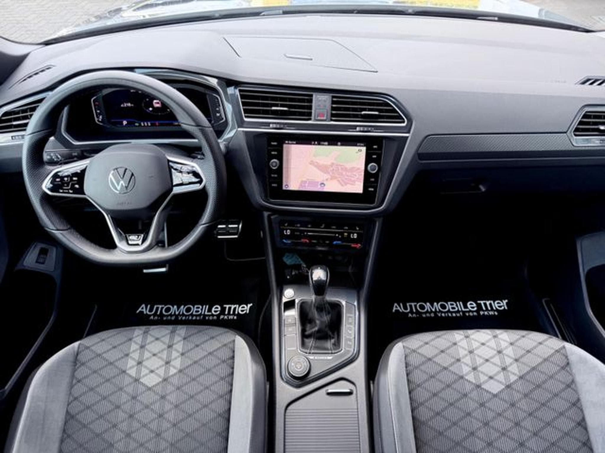 VW Tiguan Tiguan R-Line 2.0 TDI DSG 4M /IQ LIGHT/20''/AHK/ (2021) - Photo 11