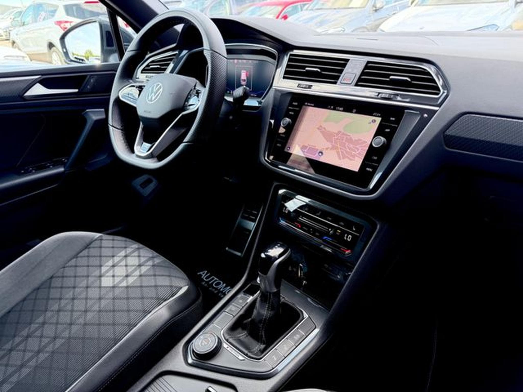 VW Tiguan Tiguan R-Line 2.0 TDI DSG 4M /IQ LIGHT/20''/AHK/ (2021) - Photo 12
