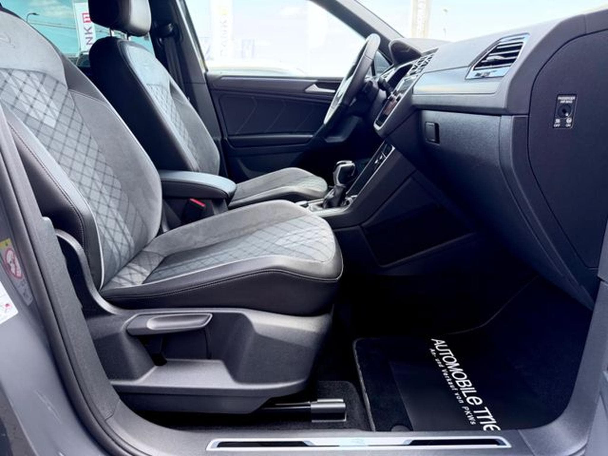 VW Tiguan Tiguan R-Line 2.0 TDI DSG 4M /IQ LIGHT/20''/AHK/ (2021) - Photo 13