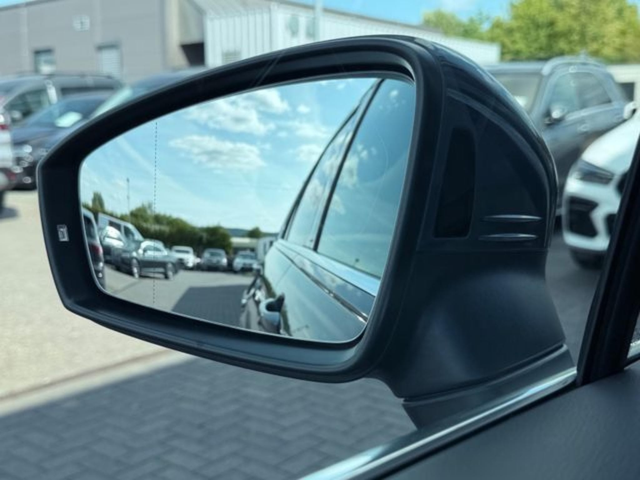 VW Tiguan Tiguan R-Line 2.0 TDI DSG 4M /IQ LIGHT/20''/AHK/ (2021) - Photo 15