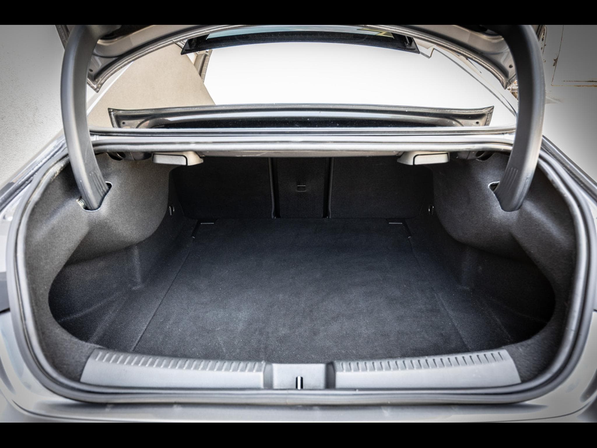 Mercedes CLA 200 COUPE AMG-LINE – MOUNTAINGRAU METALLIC (2019) - Photo 15