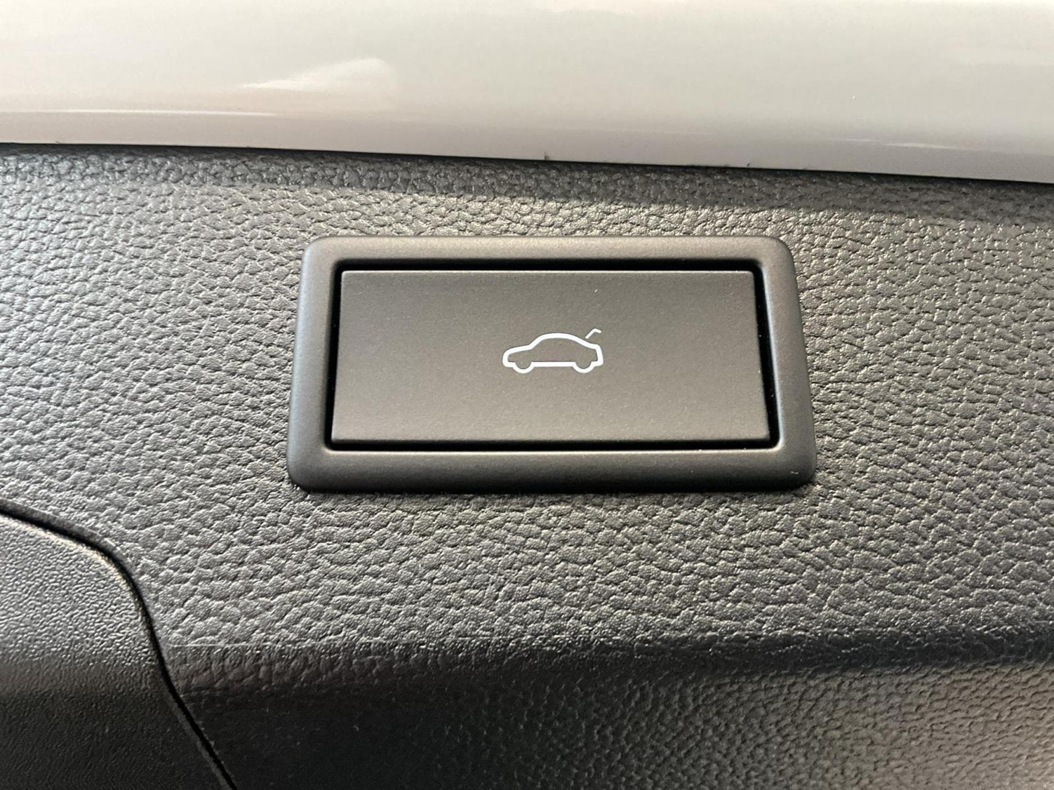 VW Passat R-Line+DSG+4M+IQ-Drive+Pano+Soundsystem+AHK (2024) - Foto 19