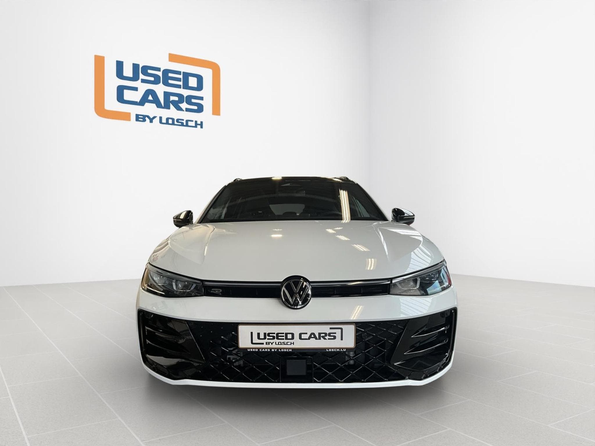VW Passat R-Line+DSG+4M+IQ-Drive+Pano+Soundsystem+AHK (2024) - Foto 3
