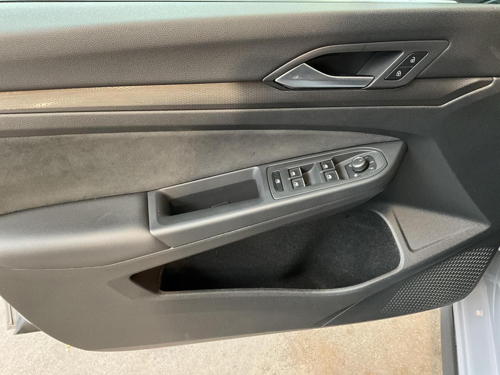 VW Golf GTI+DSG+Black-Style+Matrix-LED+Navi (2024) - Foto 13