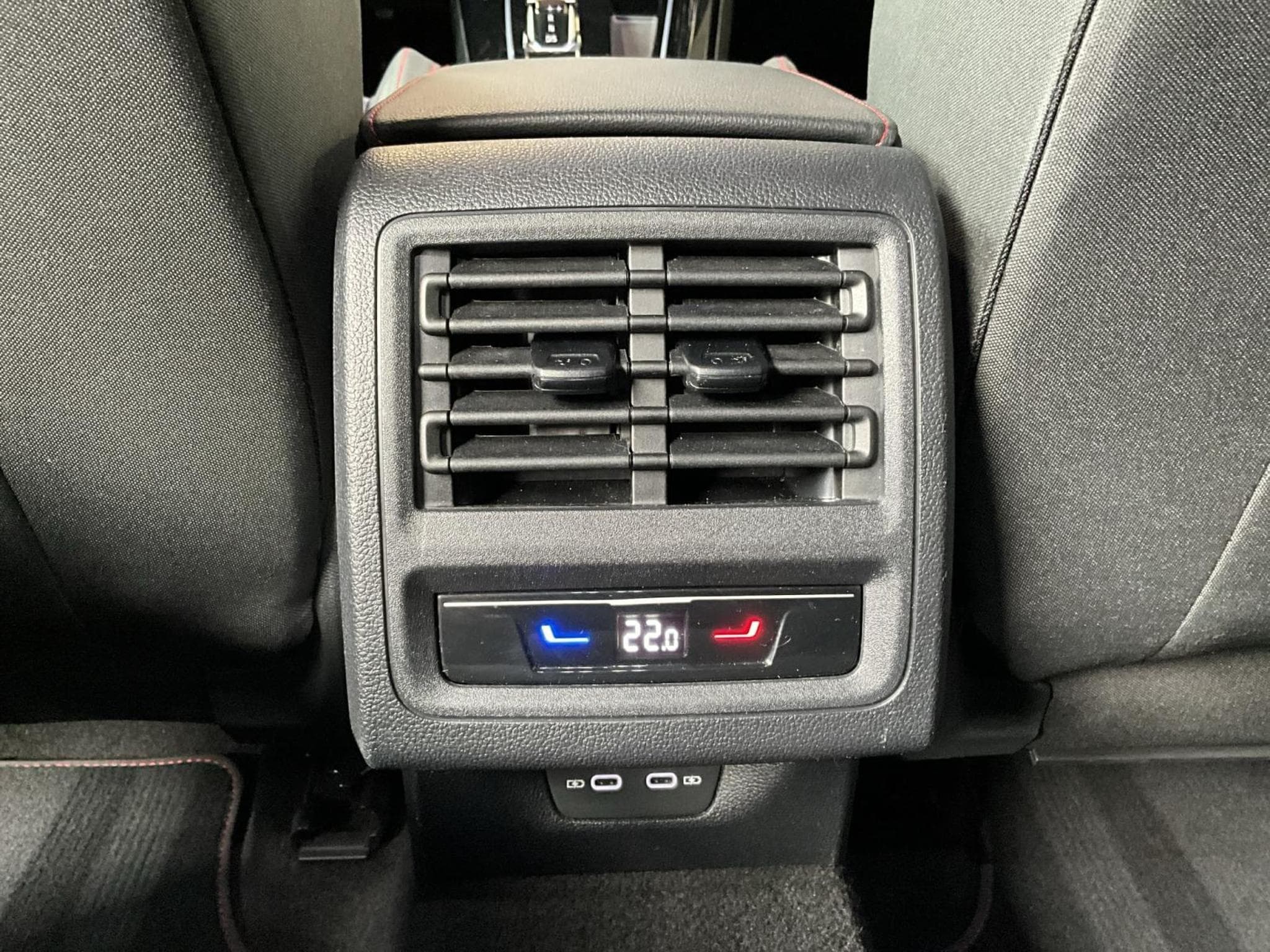 VW Golf GTI+DSG+Black-Style+Matrix-LED+Navi (2024) - Foto 19