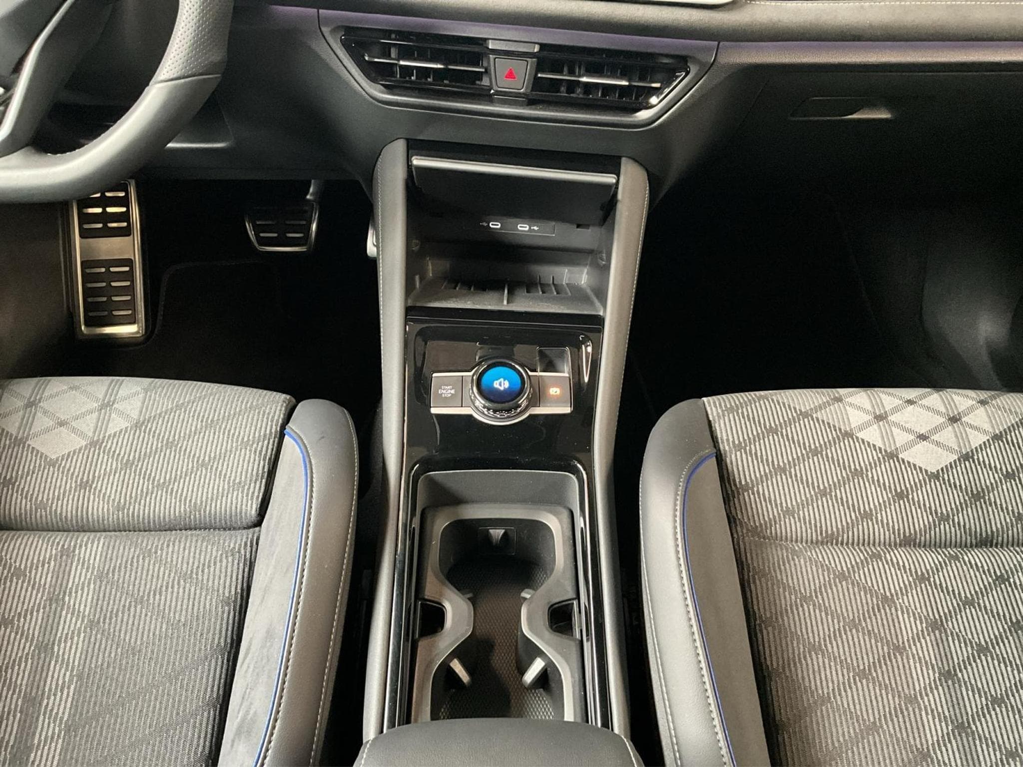 VW Tayron R-Line+DSG+4M+7Sitze+P.Confort+Pano+P.Travel+P.Info (2025) - Foto 12