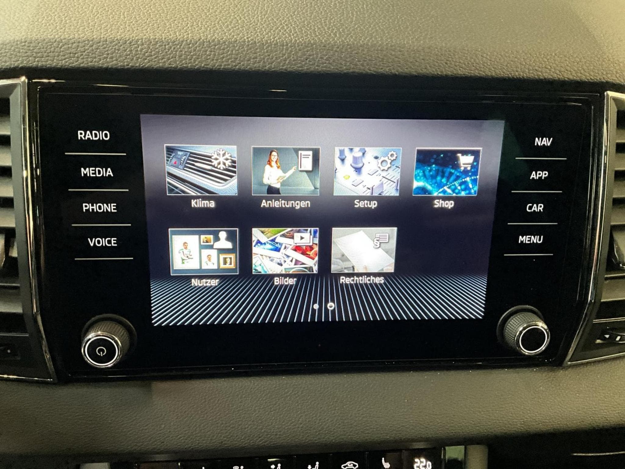Skoda Karoq Style+DSG+LED+AHK+PANO+NAVI (2022) - Photo 20