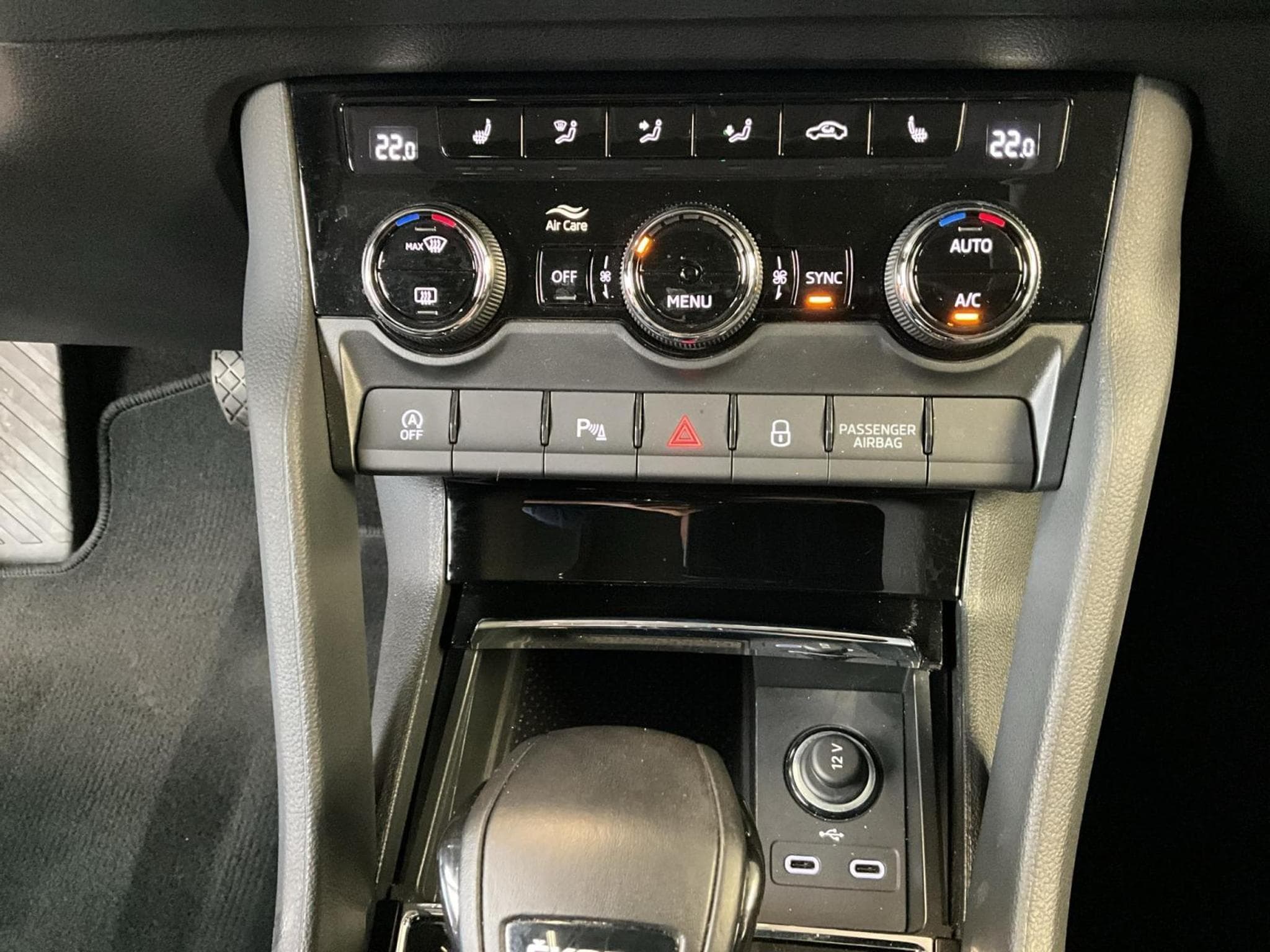 Skoda Karoq Style+DSG+LED+AHK+PANO+NAVI (2022) - Photo 21