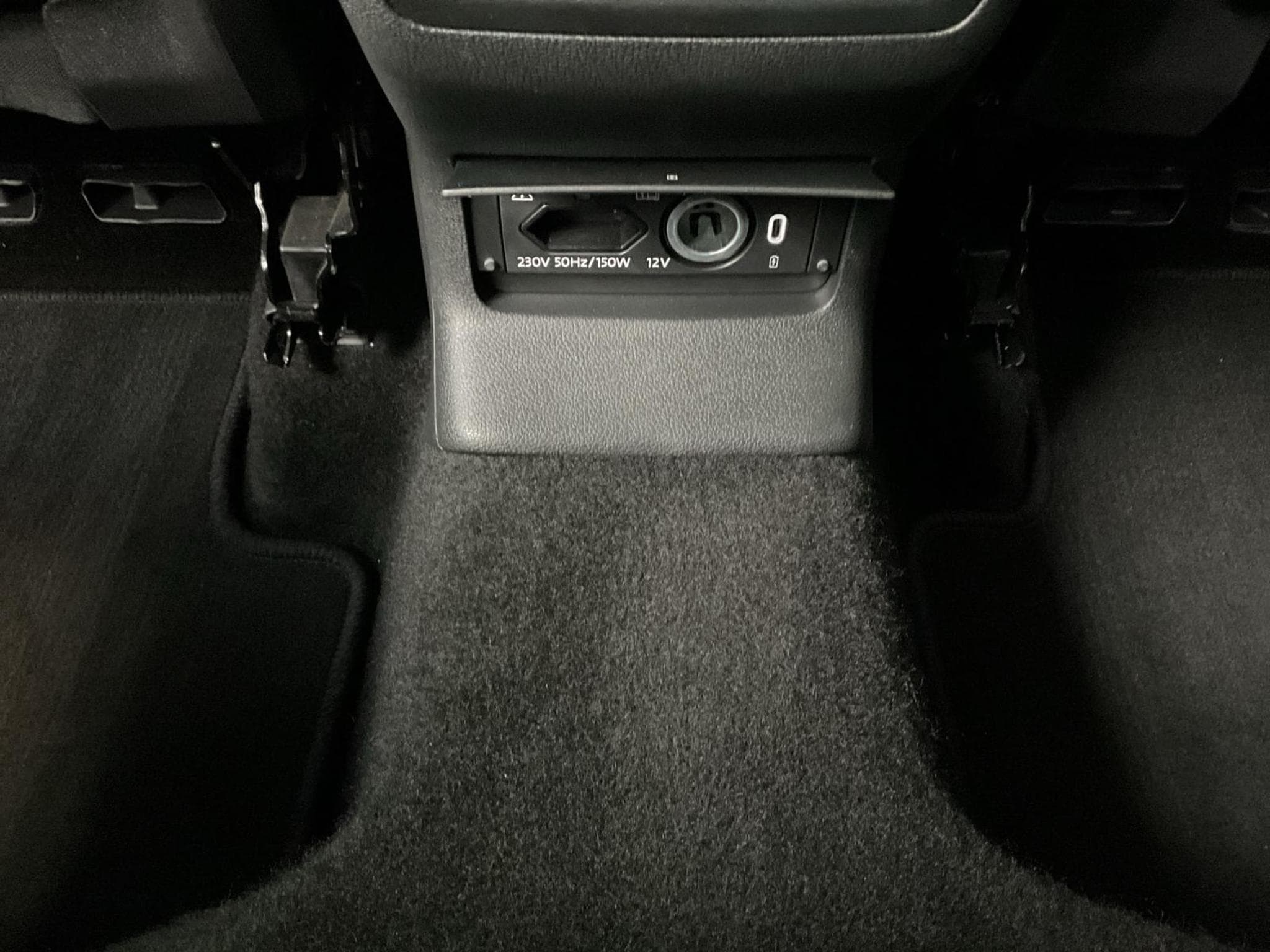 Skoda Karoq Style+DSG+LED+AHK+PANO+NAVI (2022) - Photo 22