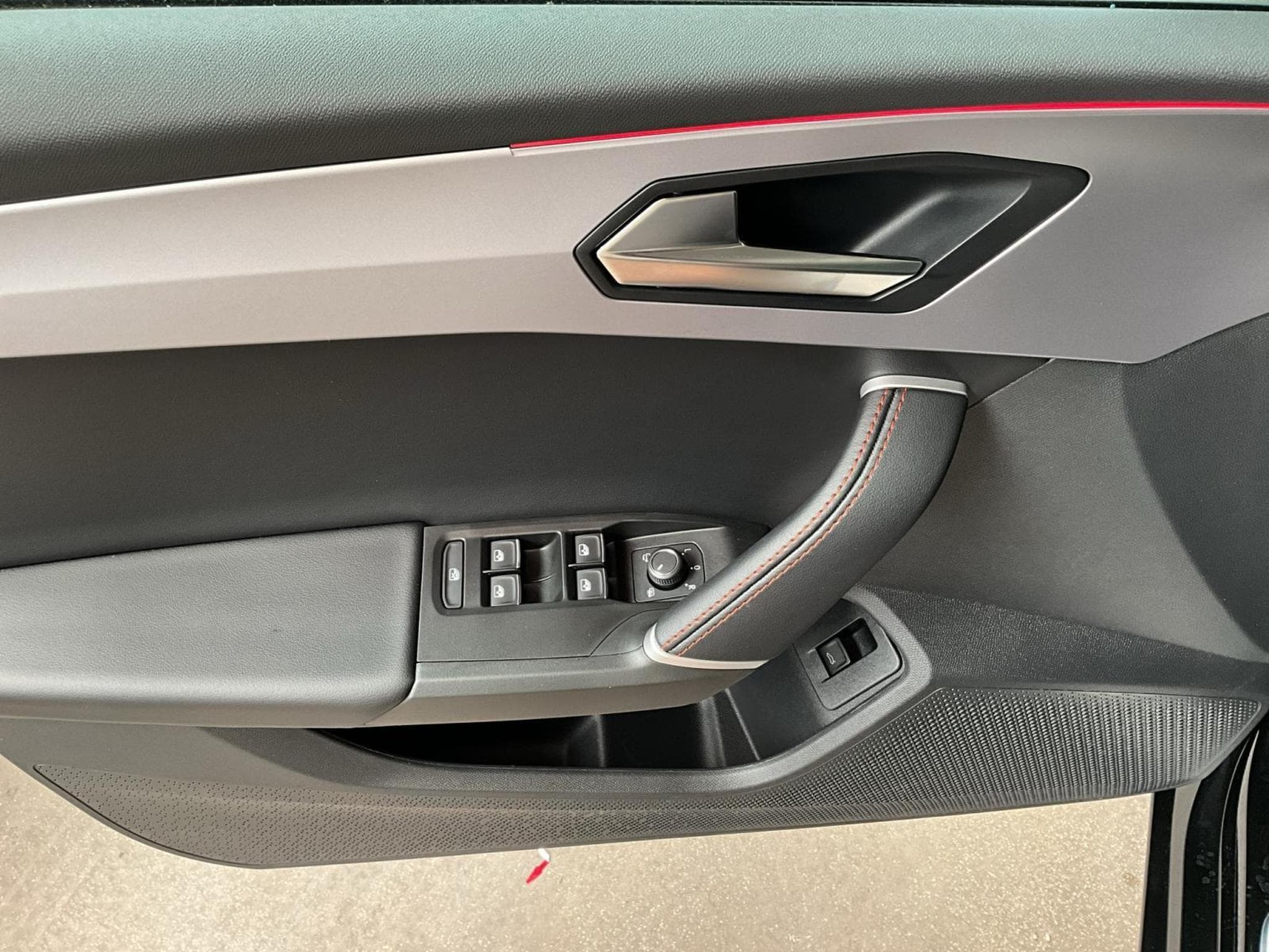 Seat Leon ST+FR+DSG+Matrix-LED+Pano+P.Vision+AHK (2025) - Photo 14