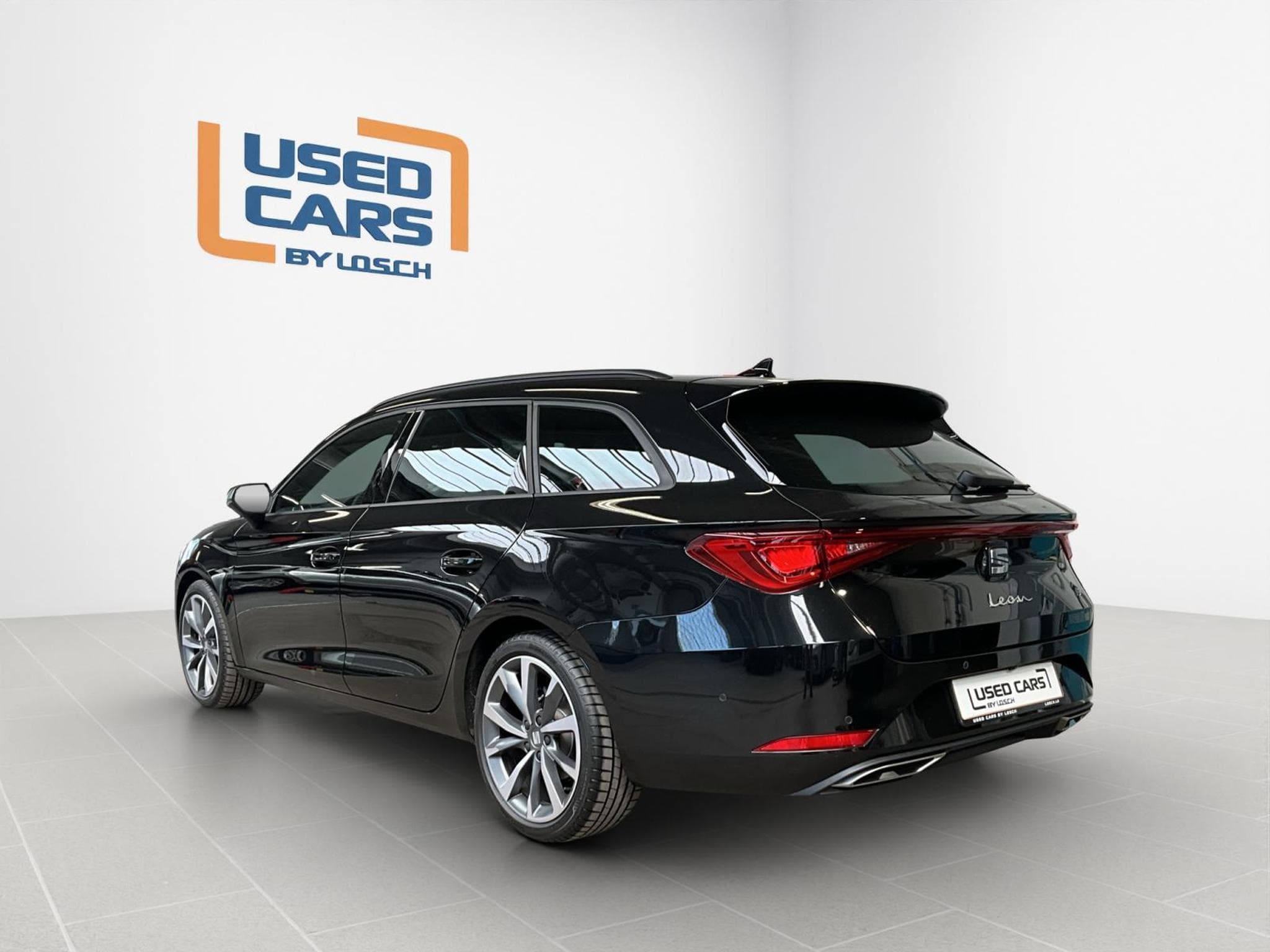 Seat Leon ST+FR+DSG+Matrix-LED+Pano+P.Vision+AHK (2025) - Photo 6