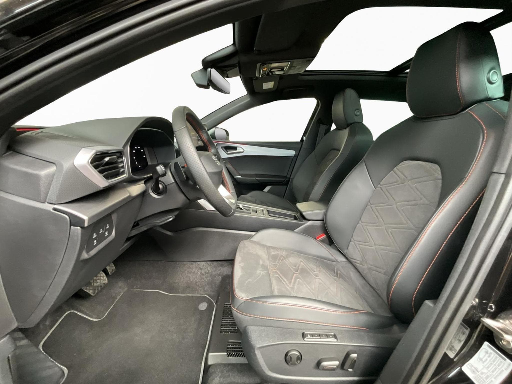 Seat Leon ST+FR+DSG+Matrix-LED+Pano+P.Vision+AHK (2025) - Photo 9