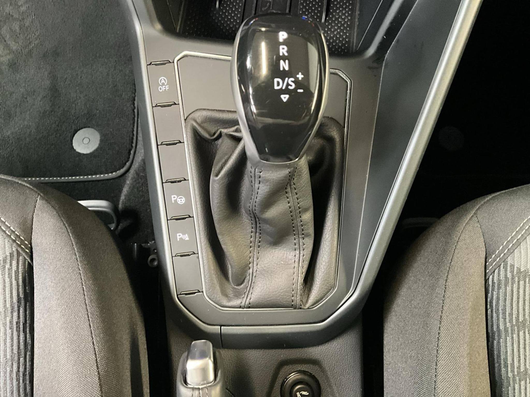 VW Polo R-Line+DSG+Park&Comfort+IQ-Drive (2025) - Photo 12