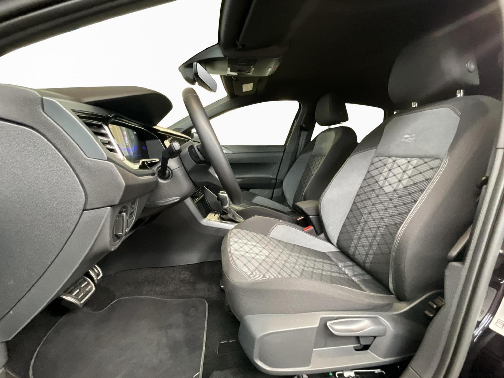 VW Polo R-Line+DSG+Park&Comfort+IQ-Drive (2025) - Photo 9