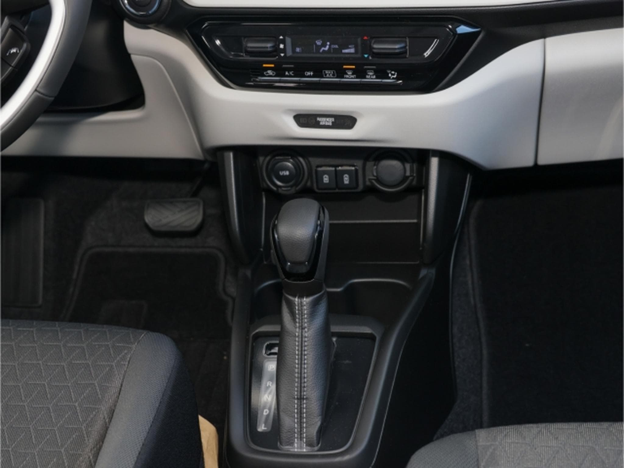 Suzuki Swift 1.2 Dualjet Hybrid Kamera Navi Automatik 8-fach bereift (2025) - Photo 10