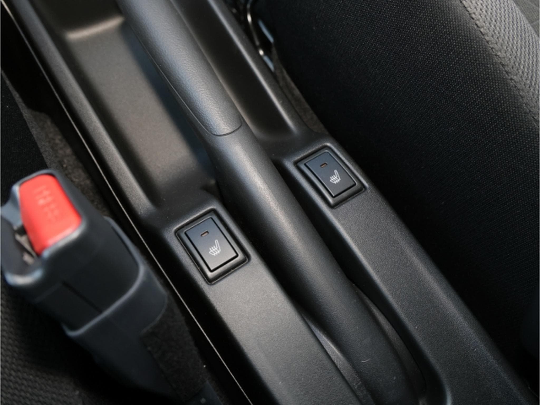 Suzuki Swift 1.2 Dualjet Hybrid Kamera Navi Automatik 8-fach bereift (2025) - Photo 14