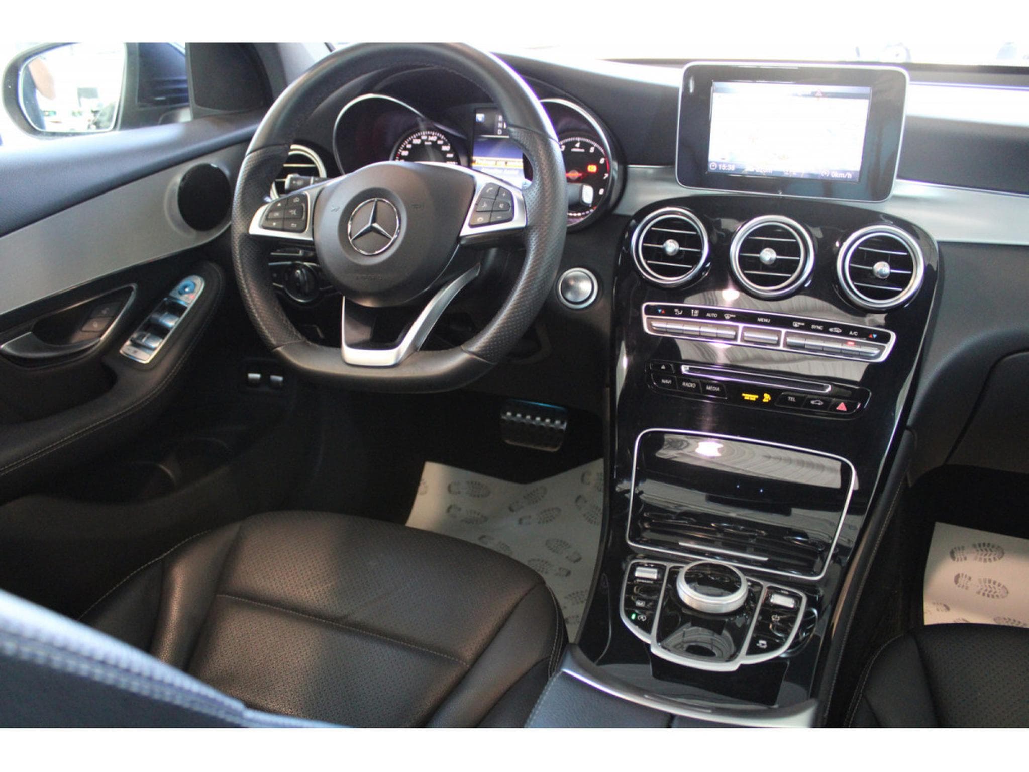 Mercedes GLC 250 4 MATIC COUPE AMG LINE PANO CUIR NAVI 1 HAND (2017) - Foto 12